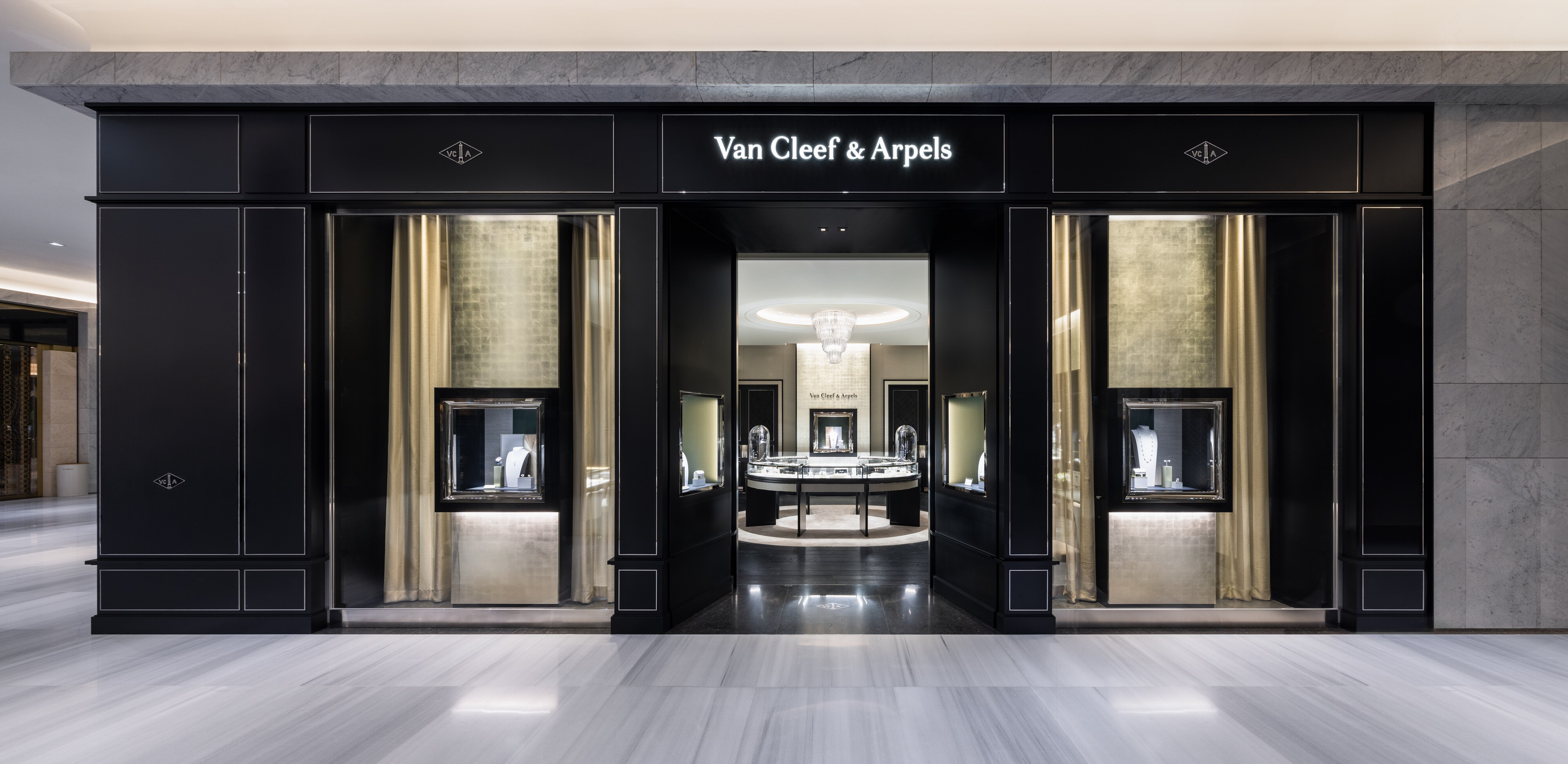 Seoul Hyundai Pangyo boutique present the facade representative view, Van Cleef Arpels