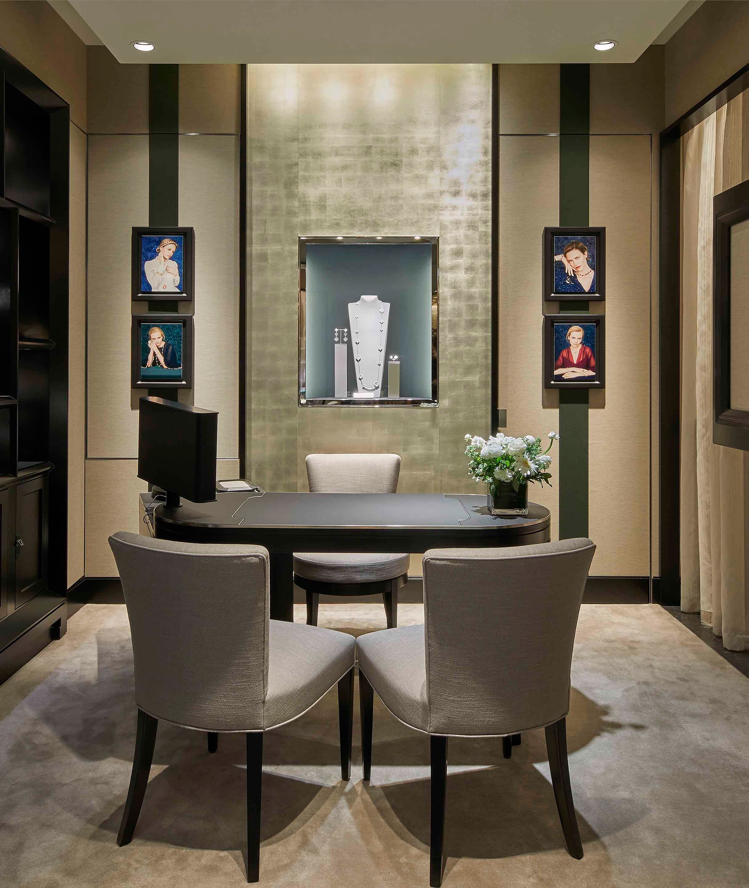 Seoul, Shinsegae Kangnam boutique present the interior salon view. Van Cleef & Arpels.