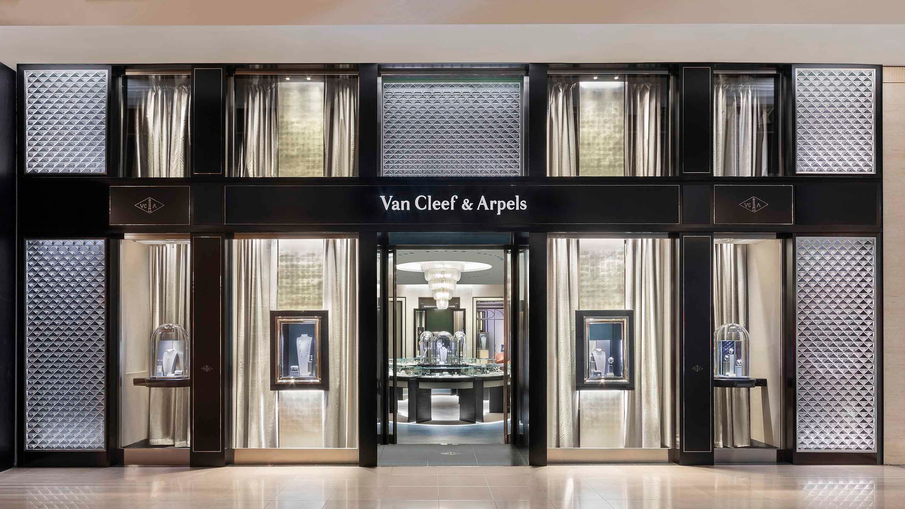 Melbourne Chadstone present the facade view, Van Cleef And Arpels