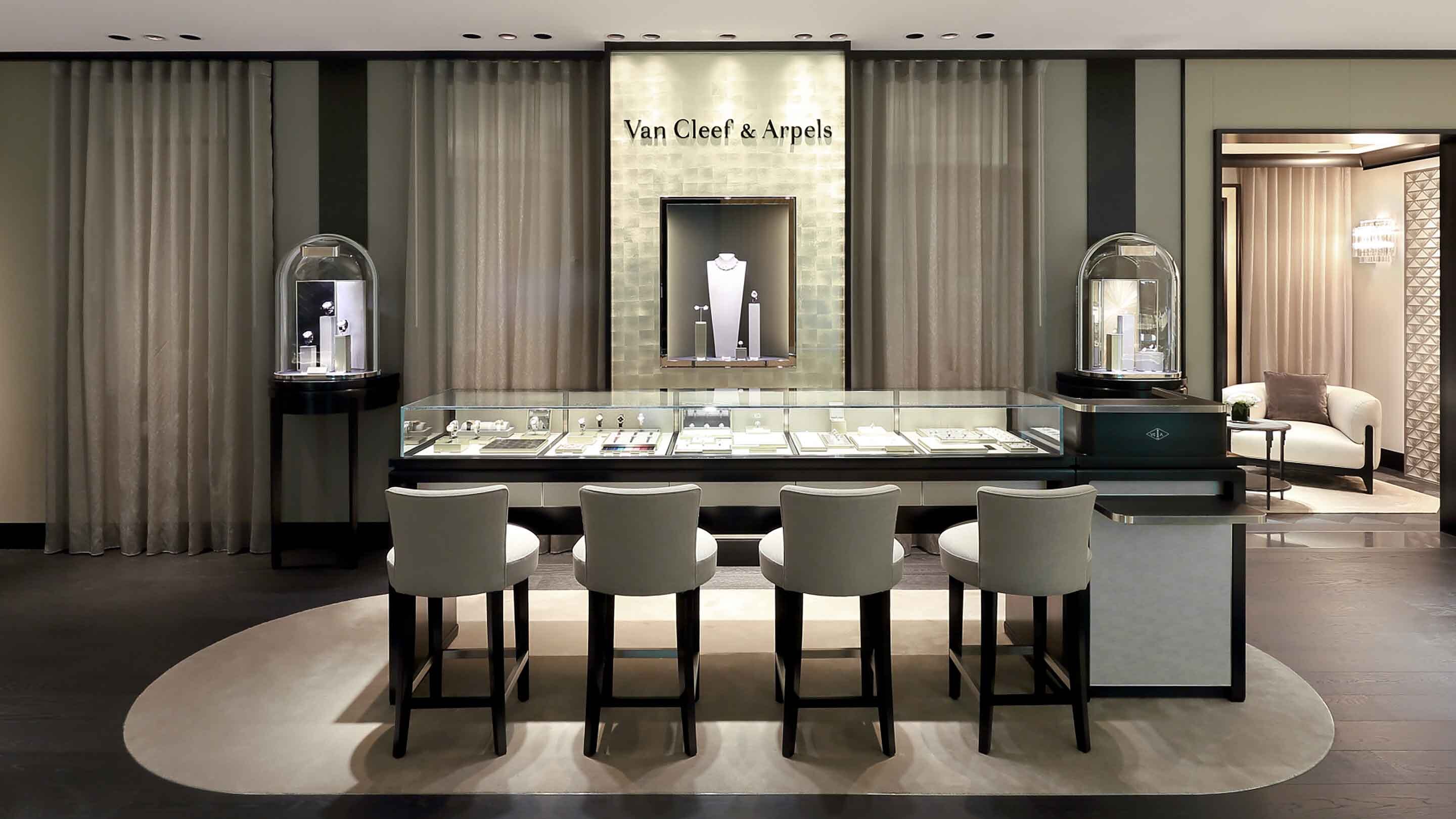 tokyo ginza mitsukoshi boutique present the bar lounge view, van cleef and arpels