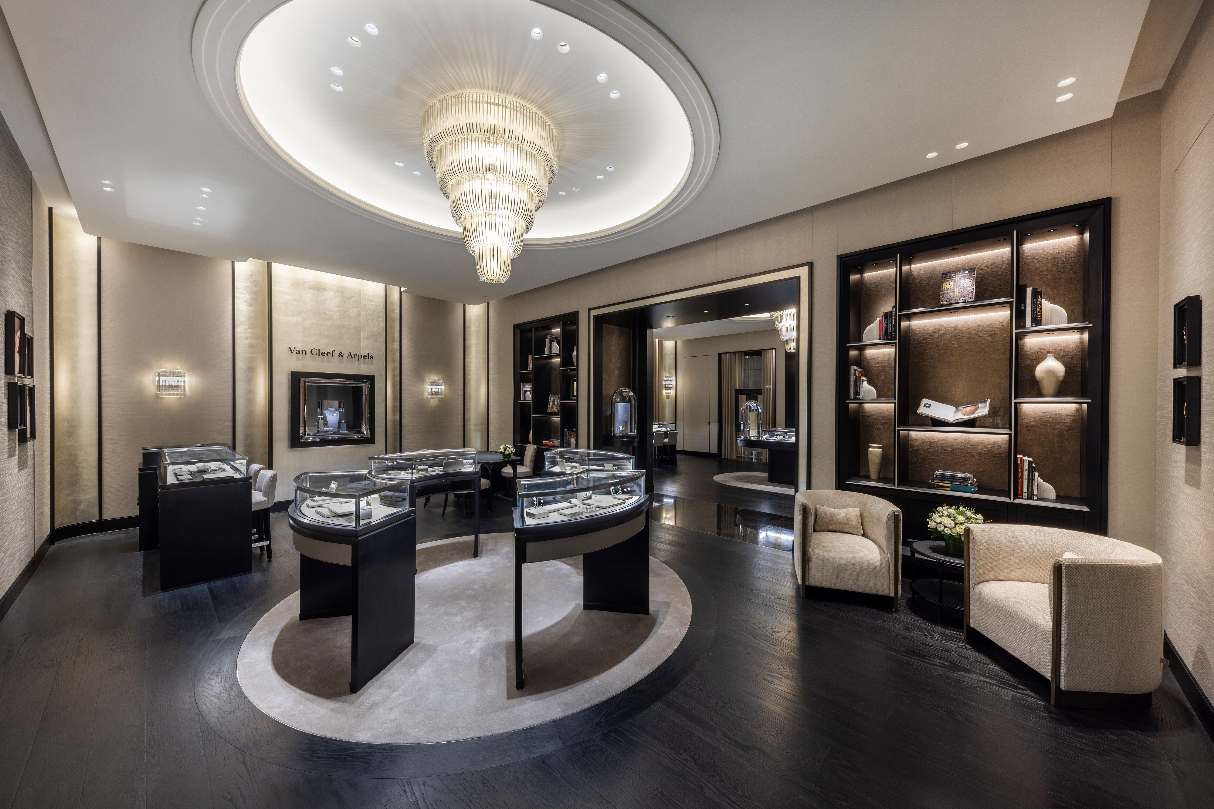 Ho Chi Minh Union Square boutique present the commercial area view 2, Van Cleef Arpels