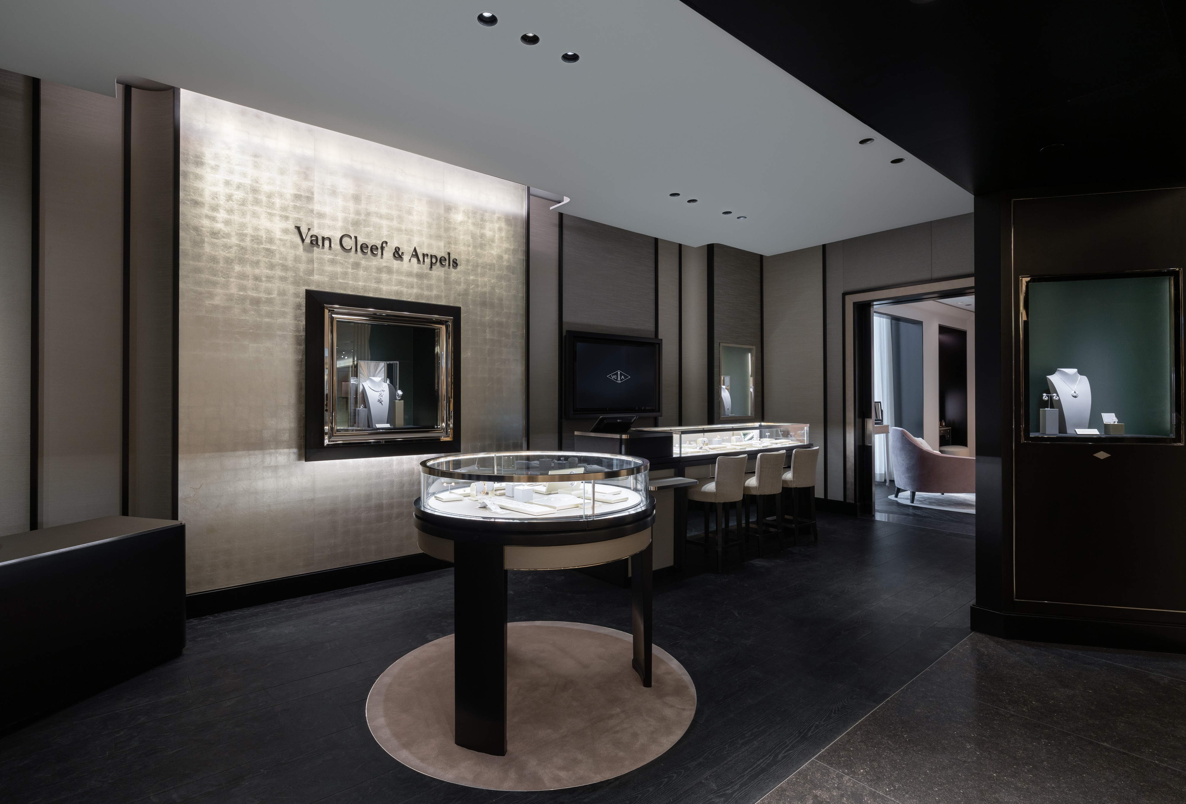 Atlanta Neiman Marcus boutique present the commercial area view 2, Van Cleef Arpels