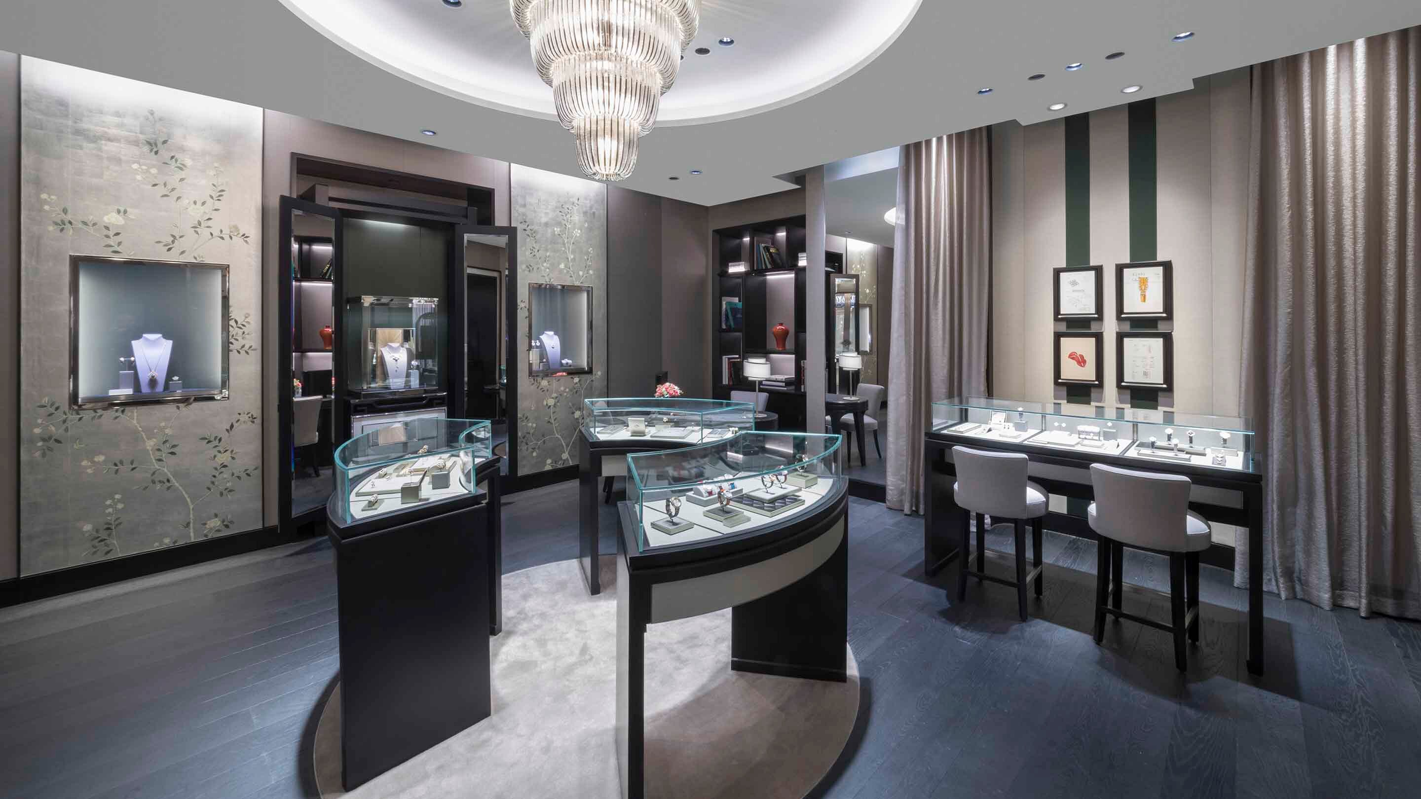 Singapore Ngee Ann City present the main area 2 view, Van Cleef and Arpels.