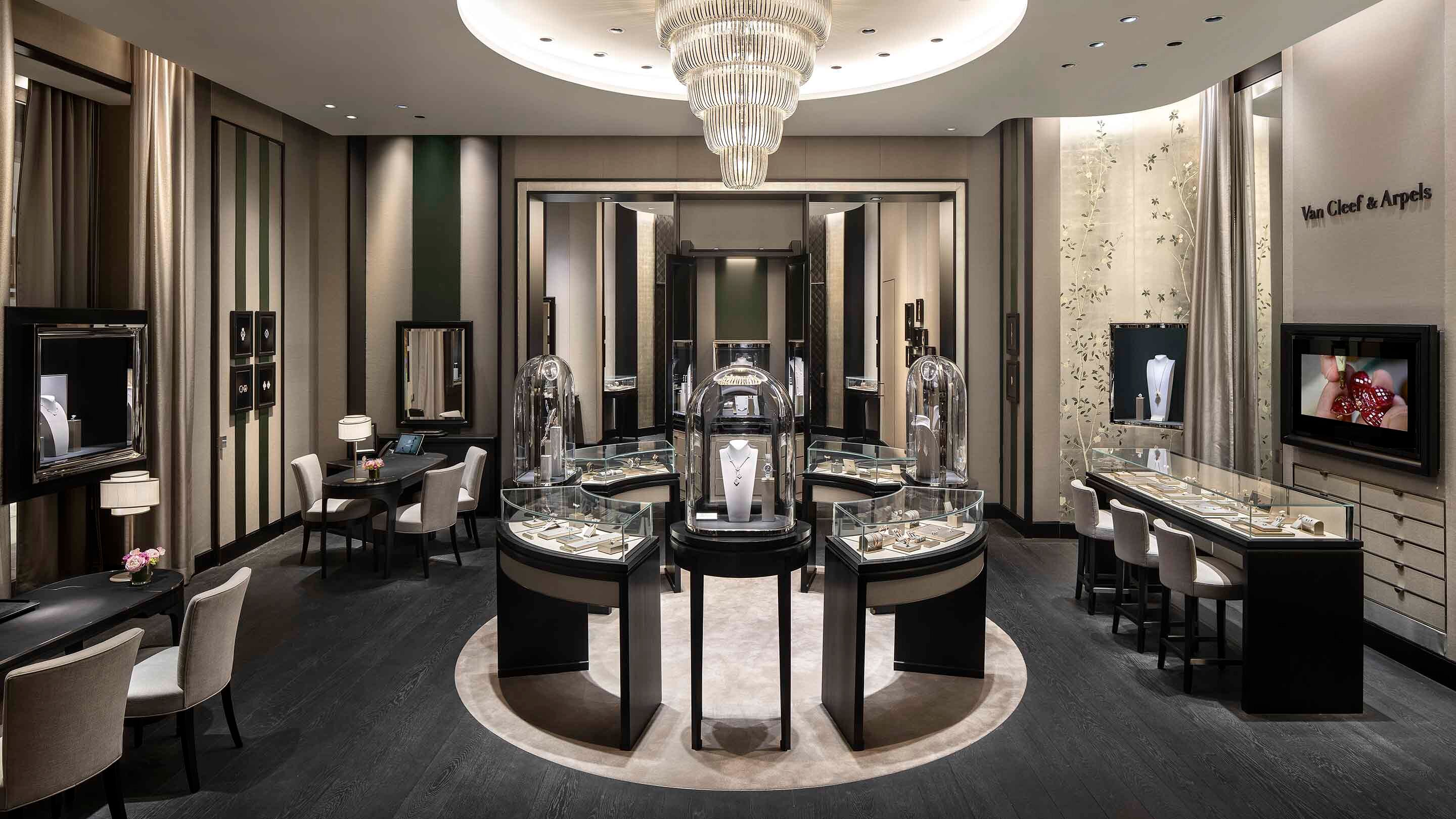 New york hudson yard boutique present the main aera view, van cleef arpels