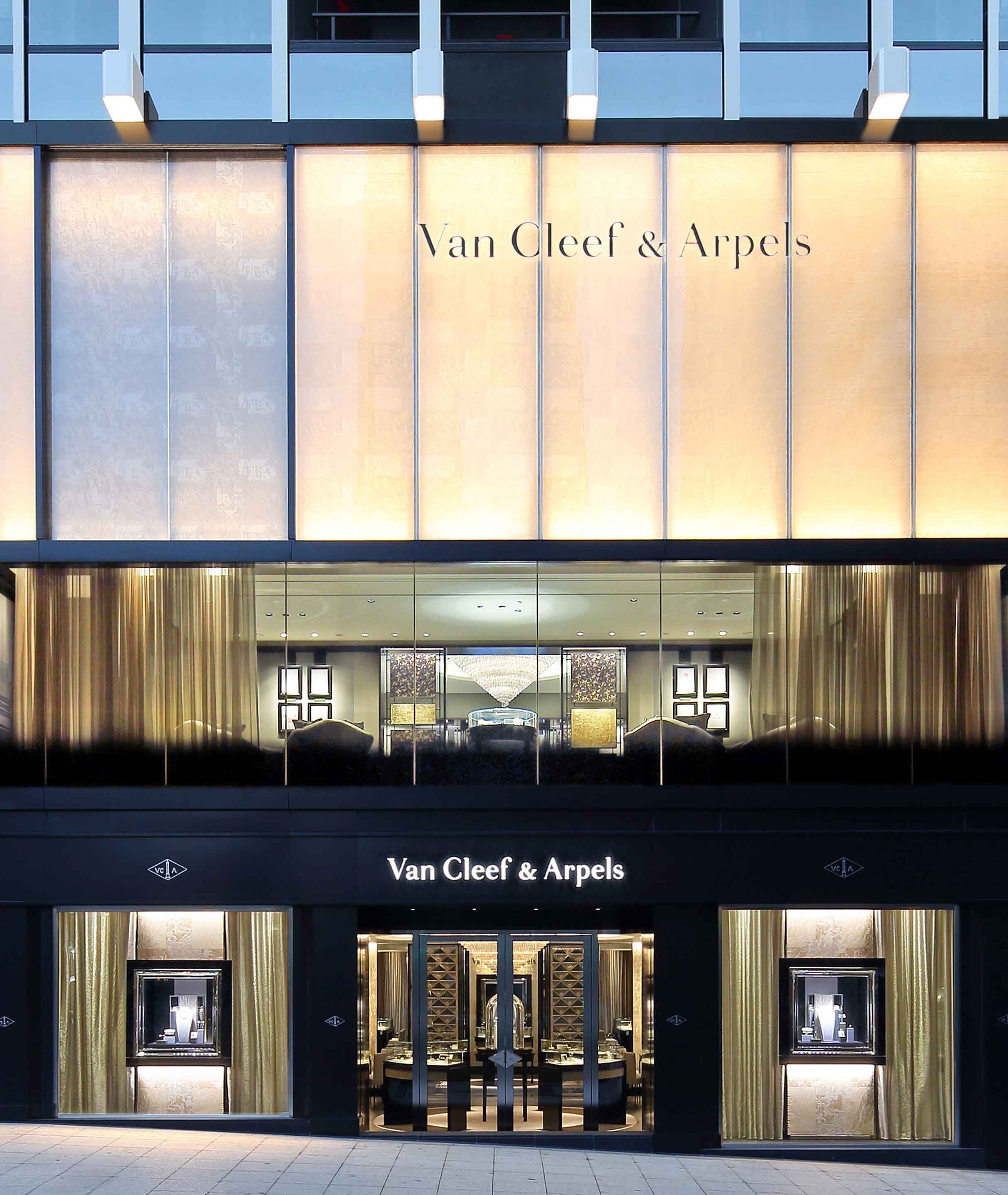 osaka shinsaibashi boutique present the facade view, van cleef and arpels