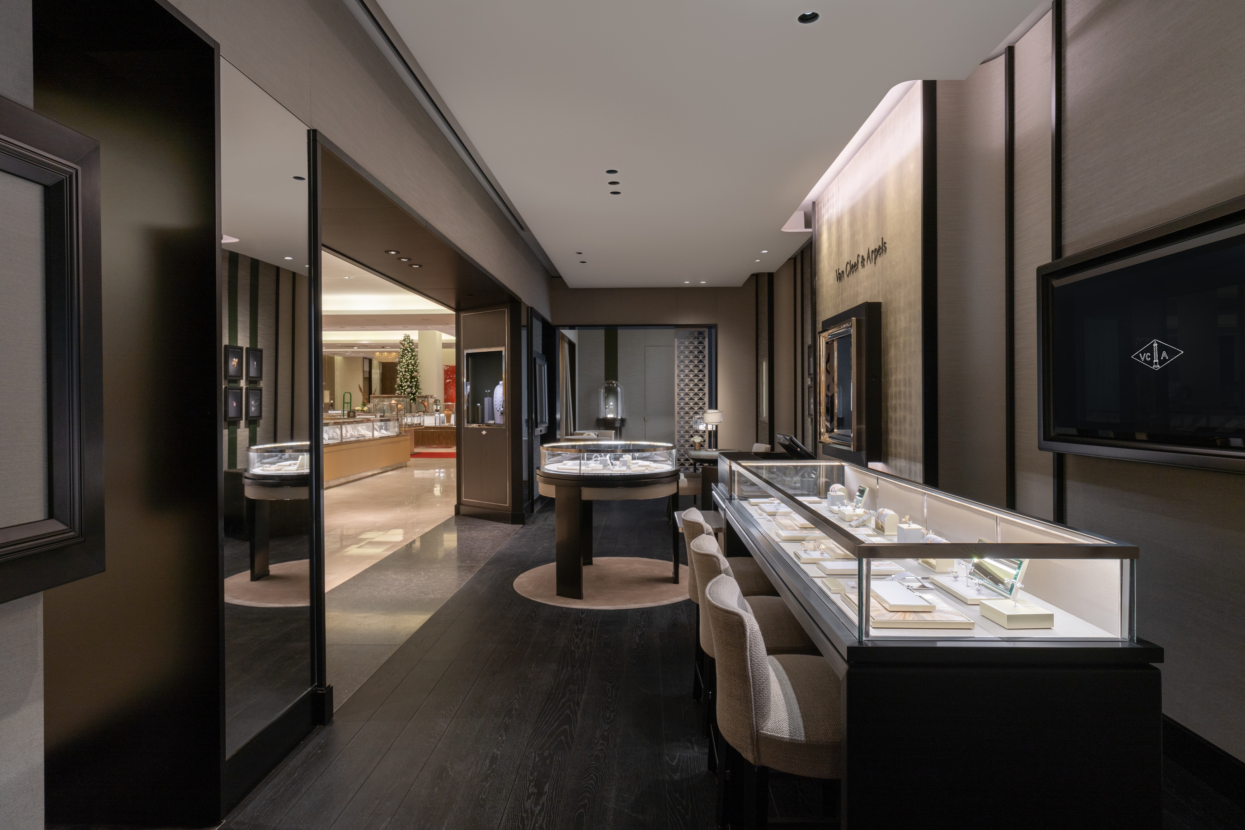 Atlanta Neiman Marcus boutique present the commercial area view , Van Cleef Arpels