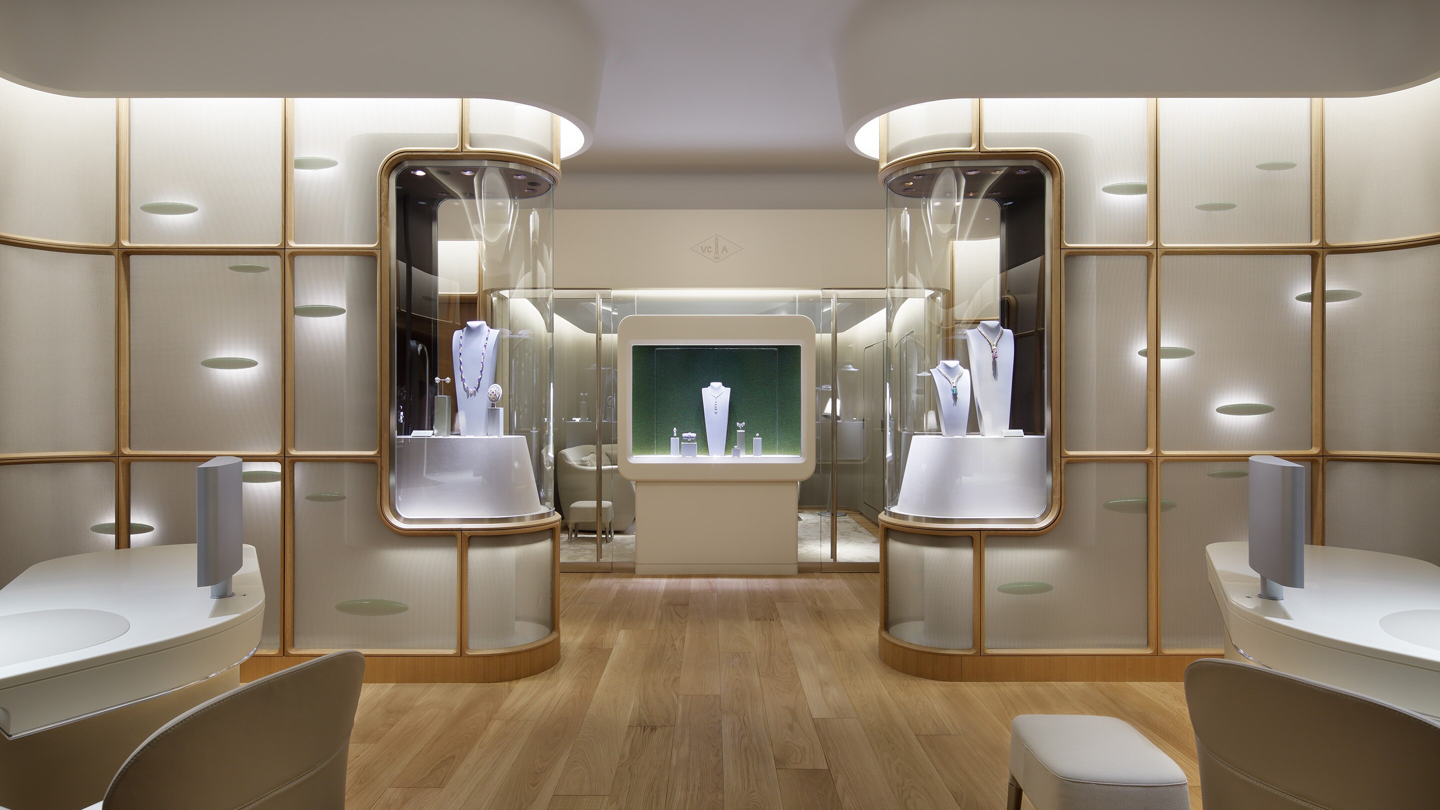 Ginza 3 boutique present the main aera view, van cleef and arpels