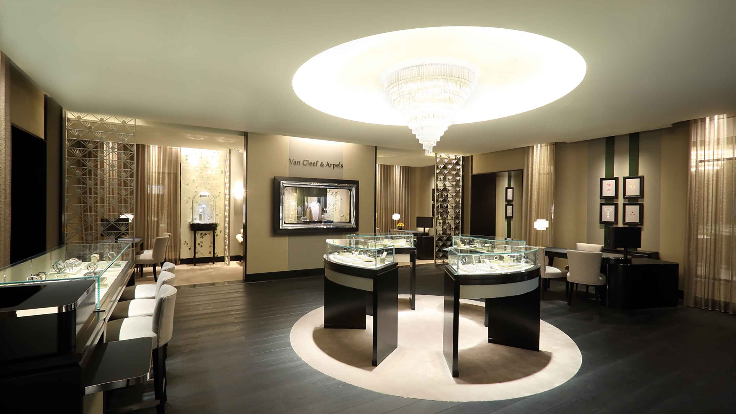 Tokyo ginza 6 boutique present the main aera view, van cleef and arpels