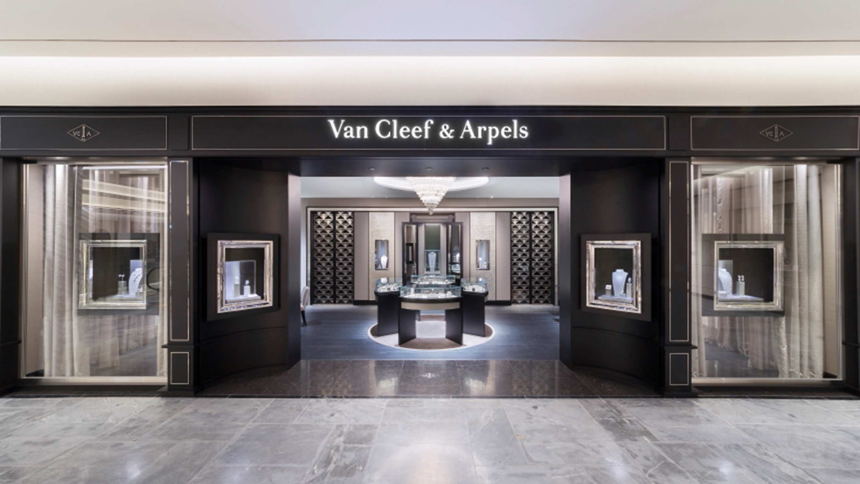 Daegu Shinsegae present the facade view, Van Cleef and Arpels.