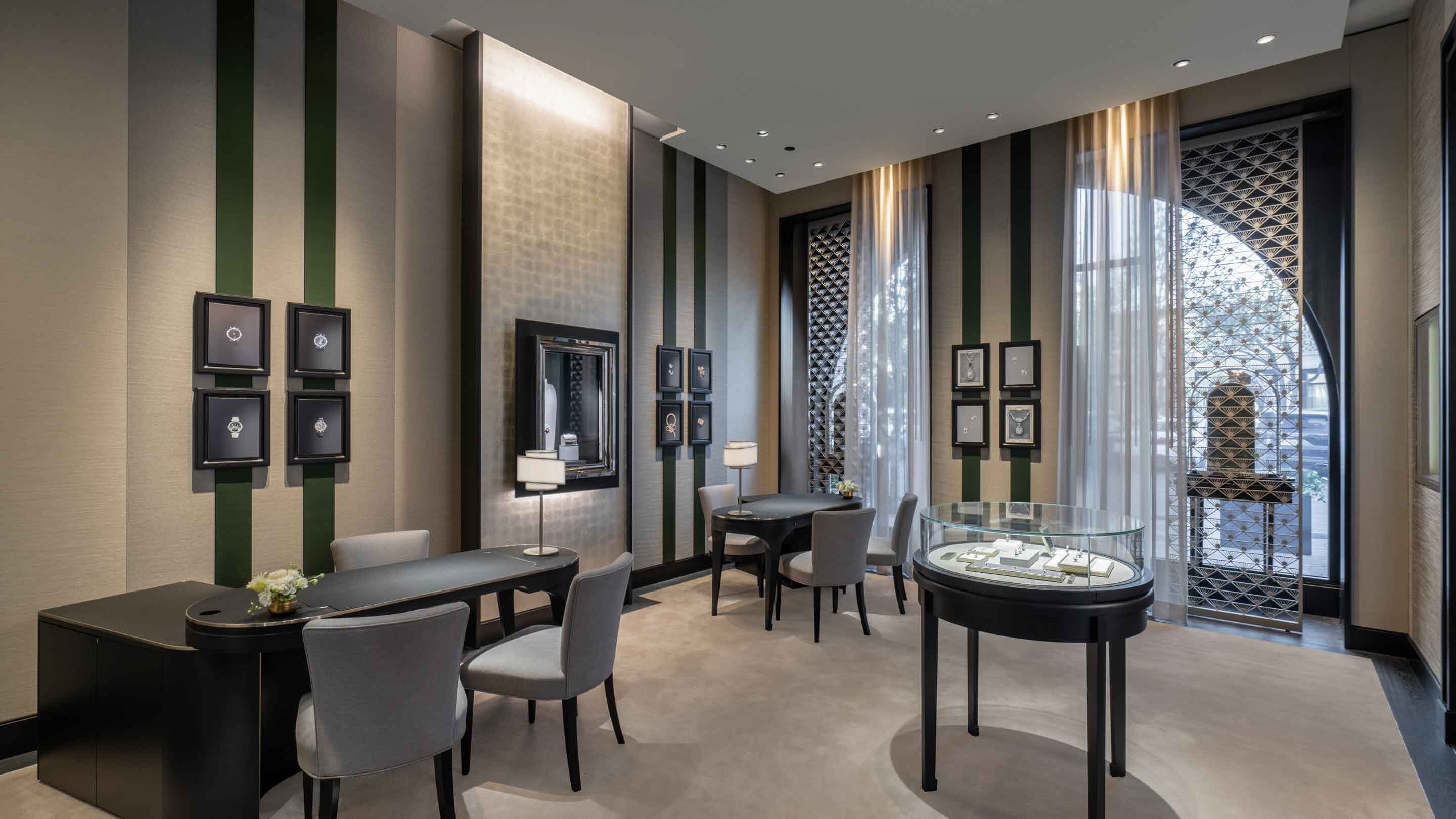 Dallas highland park village boutique present the main aera view, Van cleef and Arpels