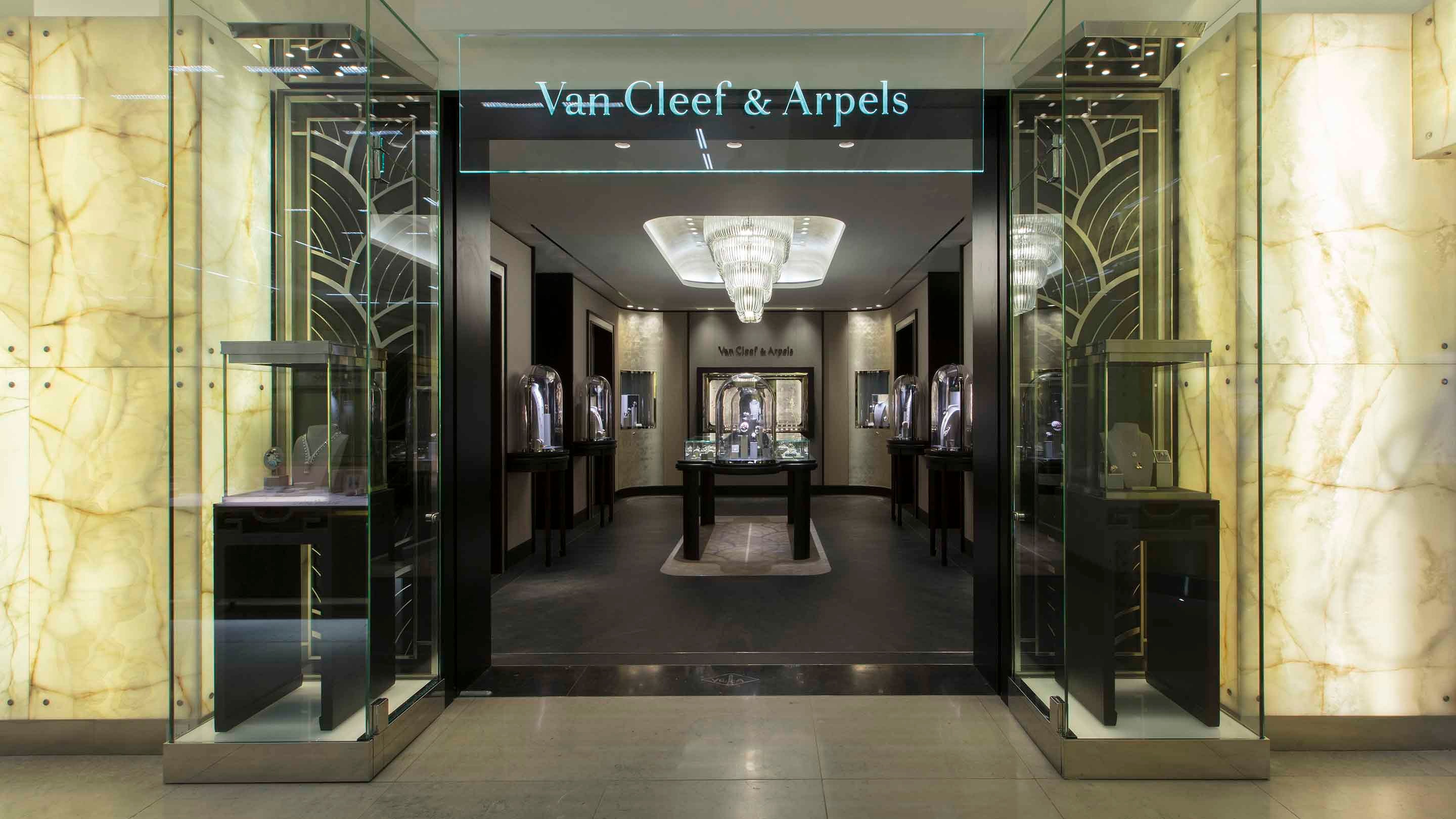 London Harrods boutique present the exterior view, Van Cleef And Arpels