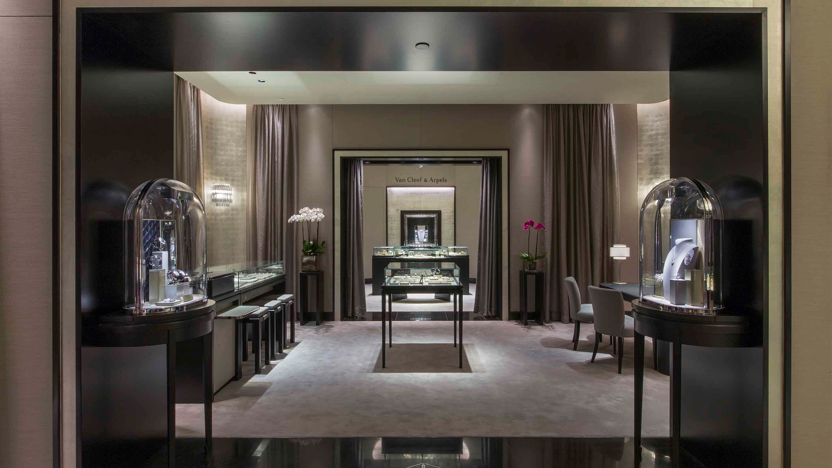 Macau, Wynn Palace boutique present the main aera 3 view. Van Cleef & Arpels.