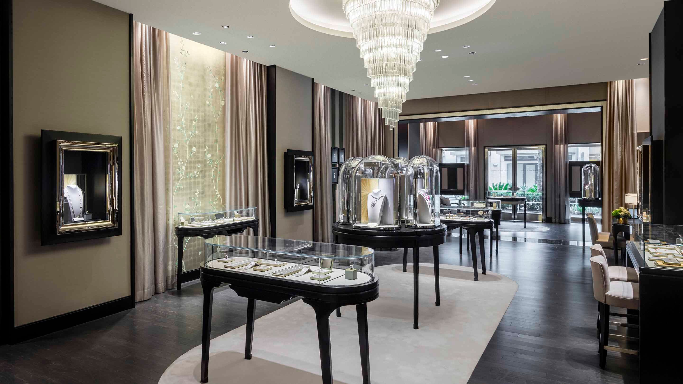 Houston River Oaks boutique presents the main aera view, van cleef arpels.