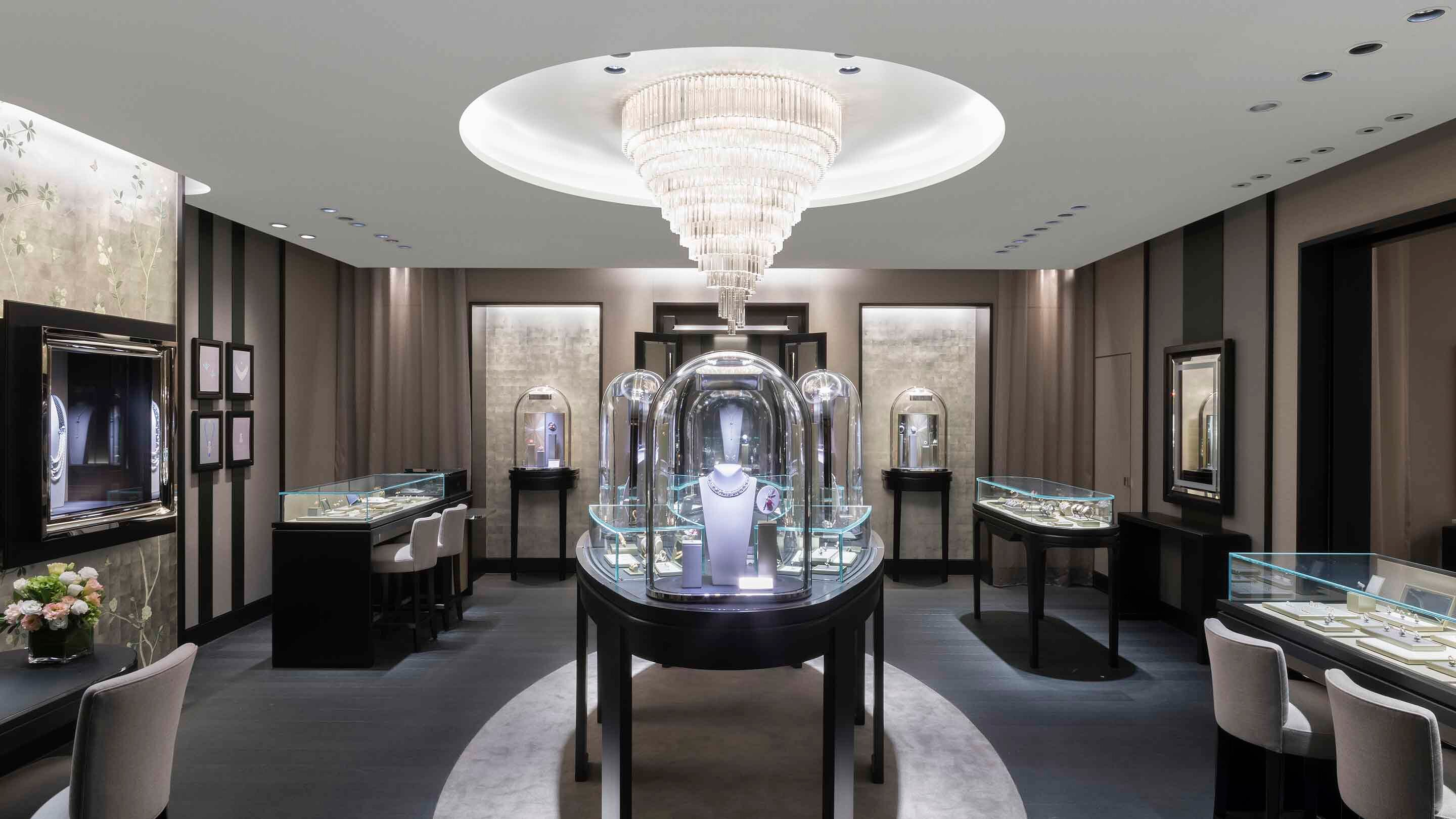 Seoul, Shinsegae Kangnam boutique present the main aera 1&nbsp;view. Van Cleef & Arpels.