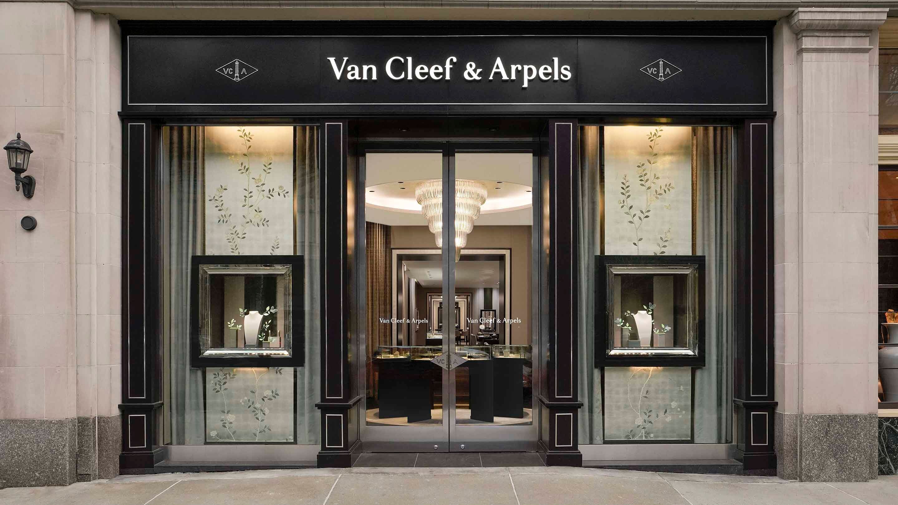 Boston Newbury street boutique presents the facade view, Van cleef and arpels