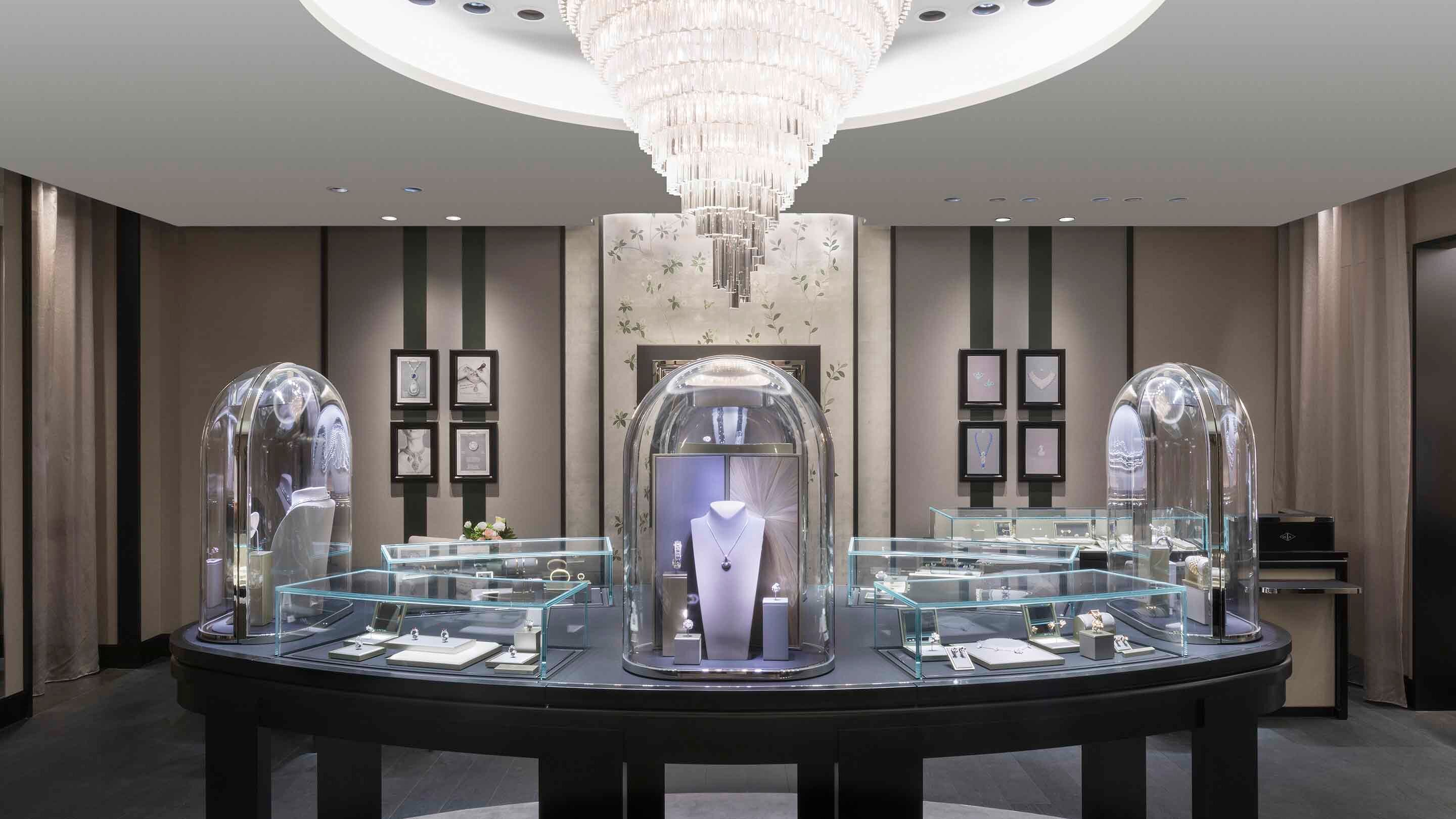 Seoul, Shinsegae Kangnam boutique present the main aera 2 view. Van Cleef & Arpels.