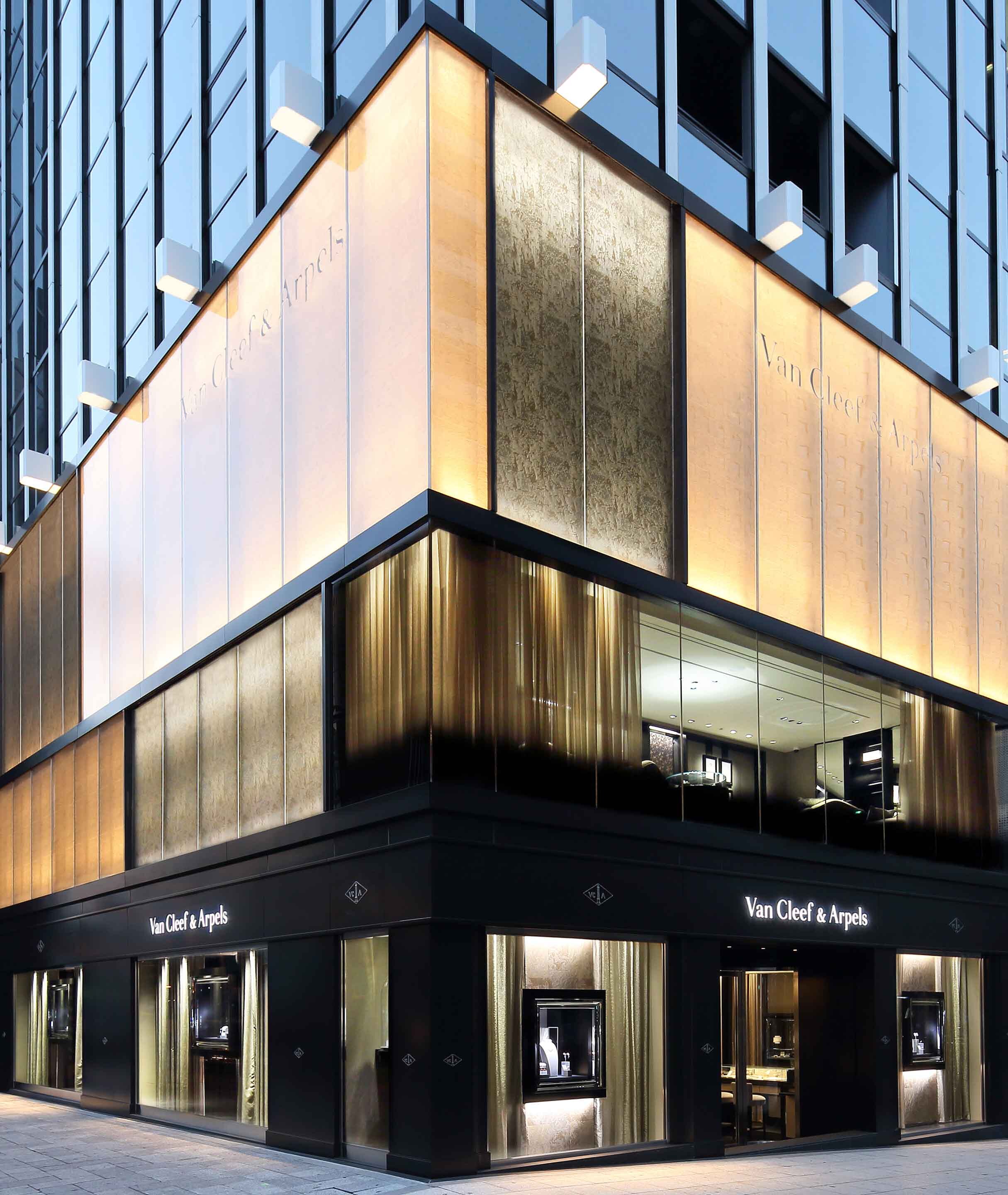 osaka shinsaibashi boutique present the facade view, van cleef and arpels