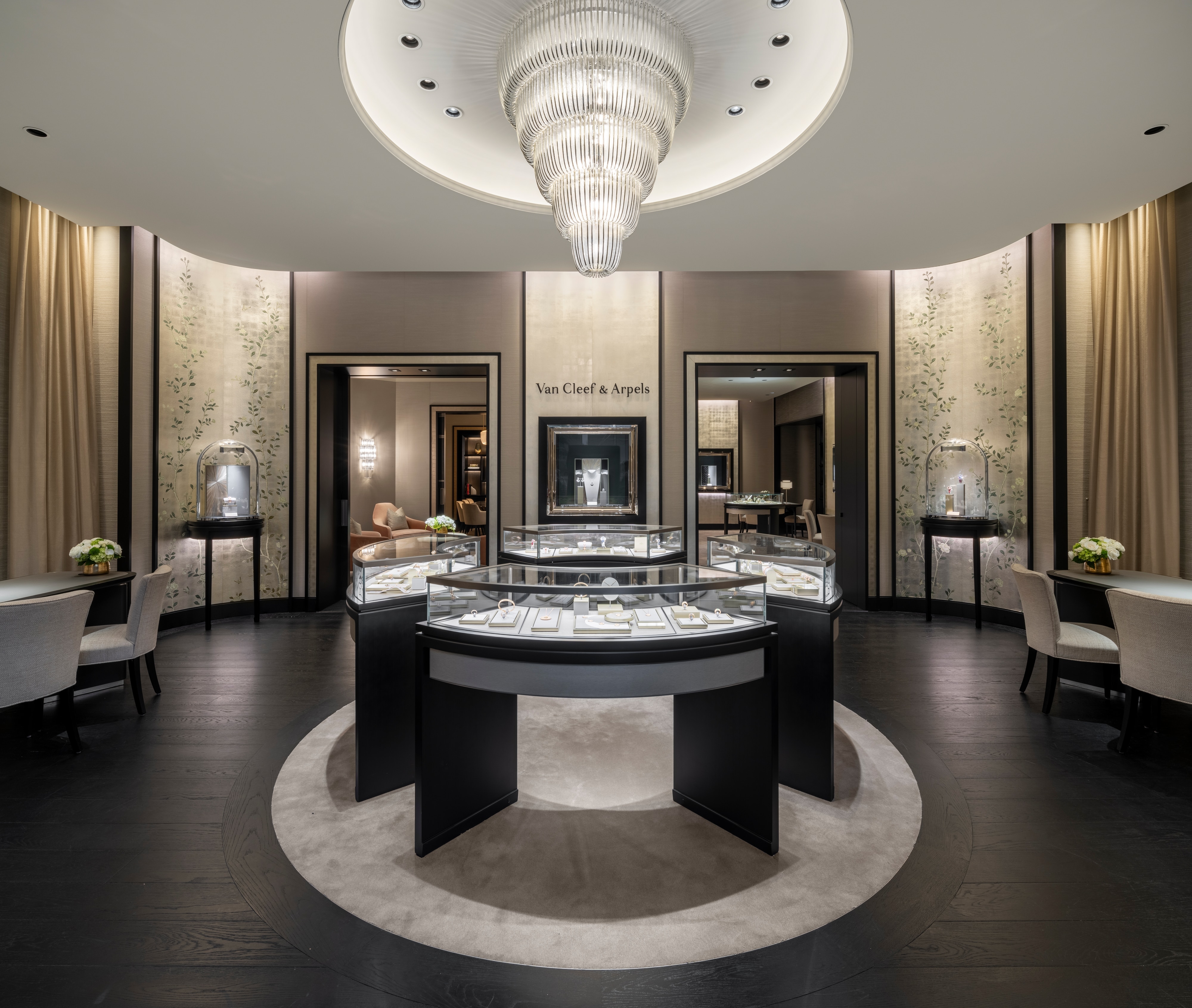 Toronto Bloor Street boutique present the commercial area view 2, Van Cleef Arpels