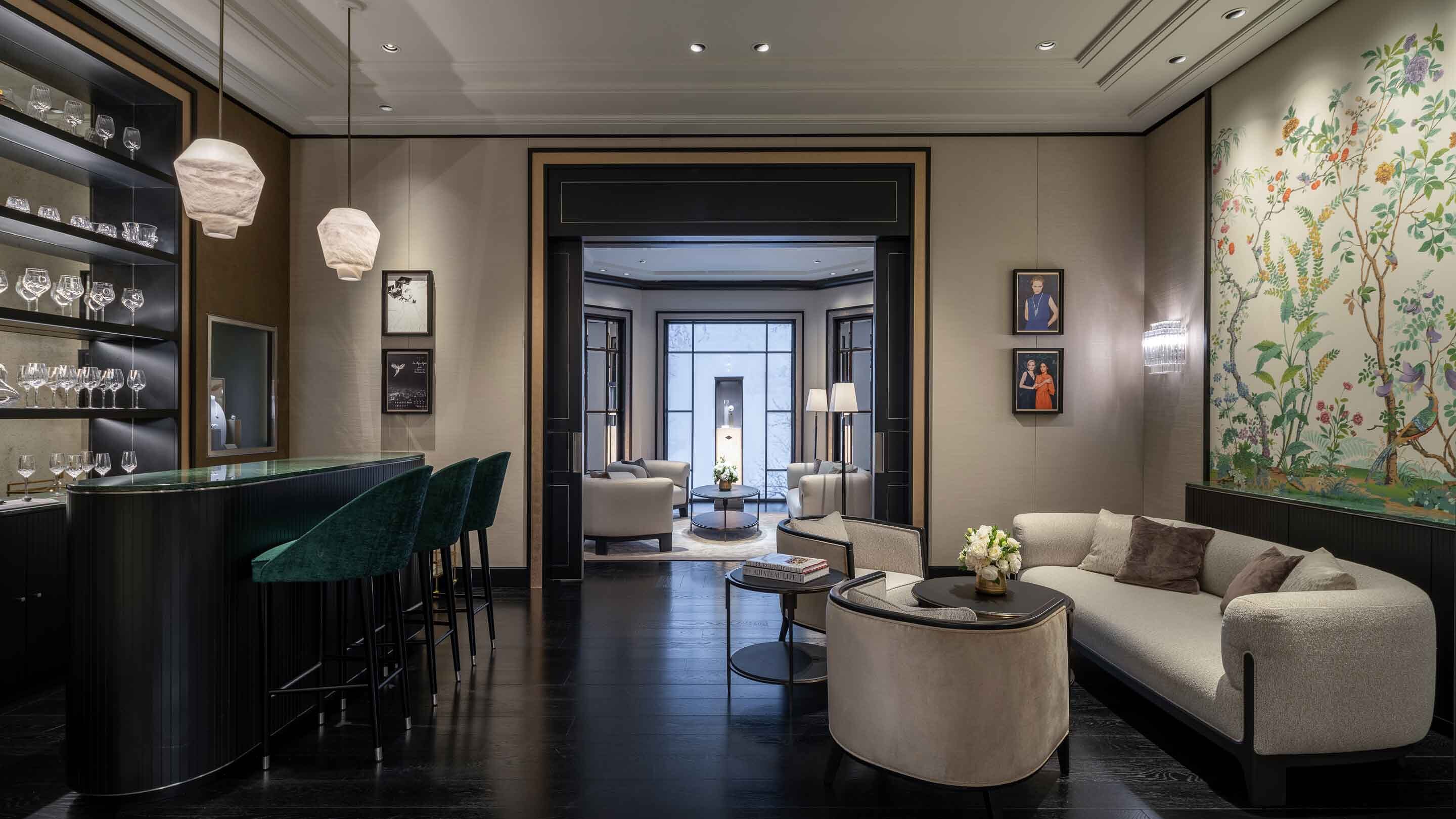 San francisco Boutique present the bar view, van cleef arpels