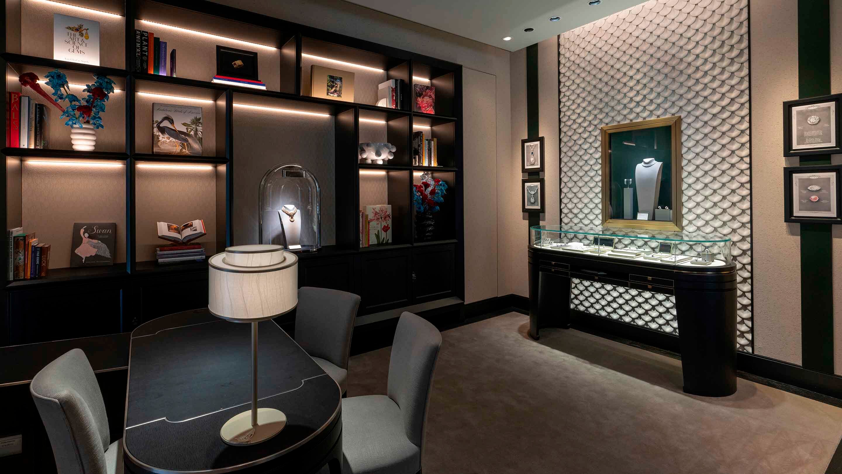 Beverly Hills rodeo drive boutique present the main aera view, Van Cleef Arpels