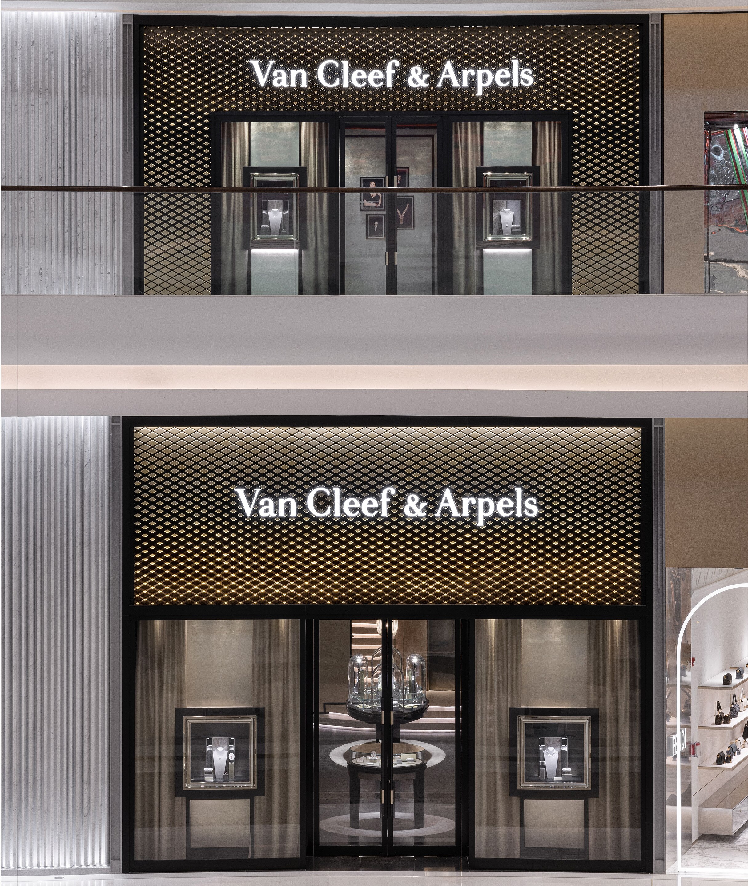 Fashion avenue boutique present the facade view, Van Cleef & Arpels