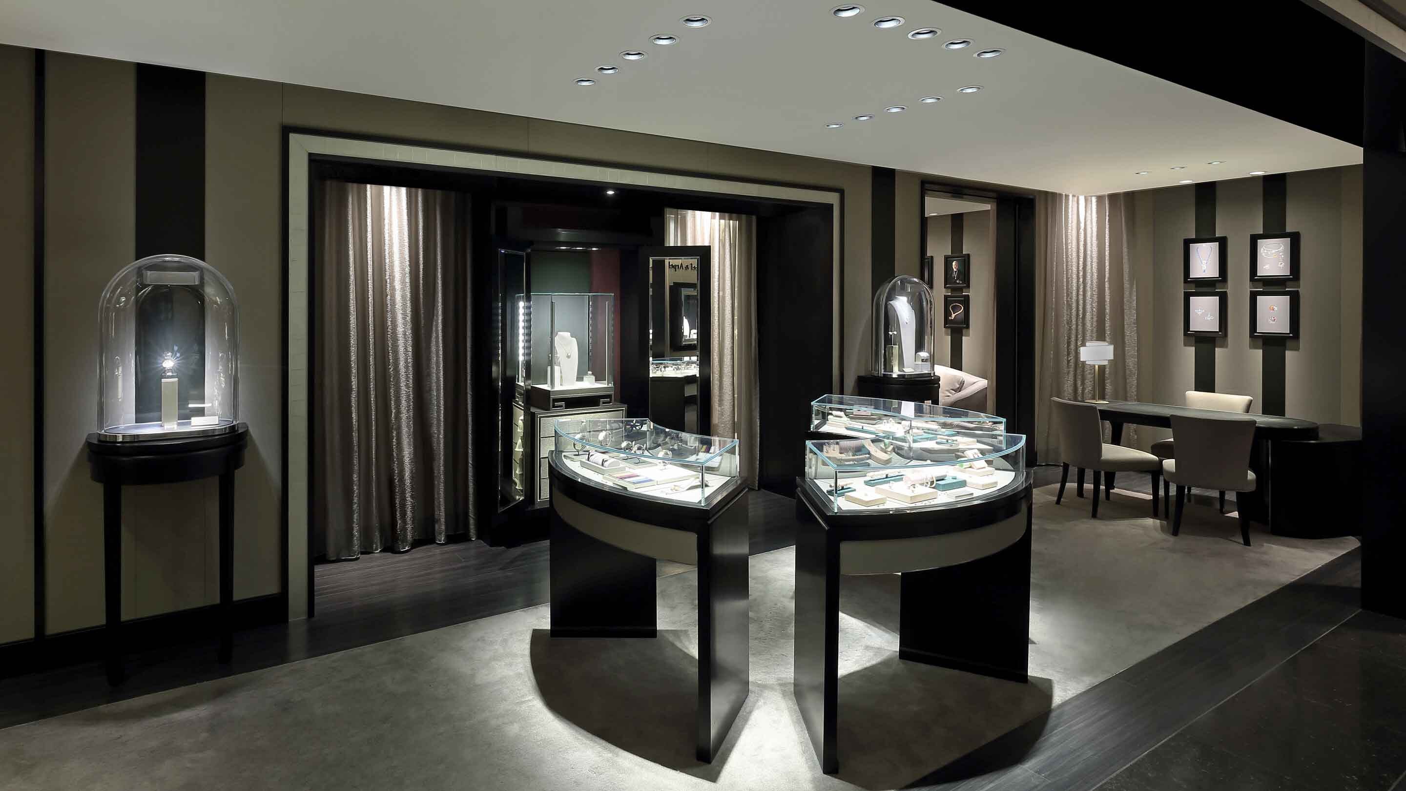 yokohama sogo boutique present the main aera view, van cleef and arpels