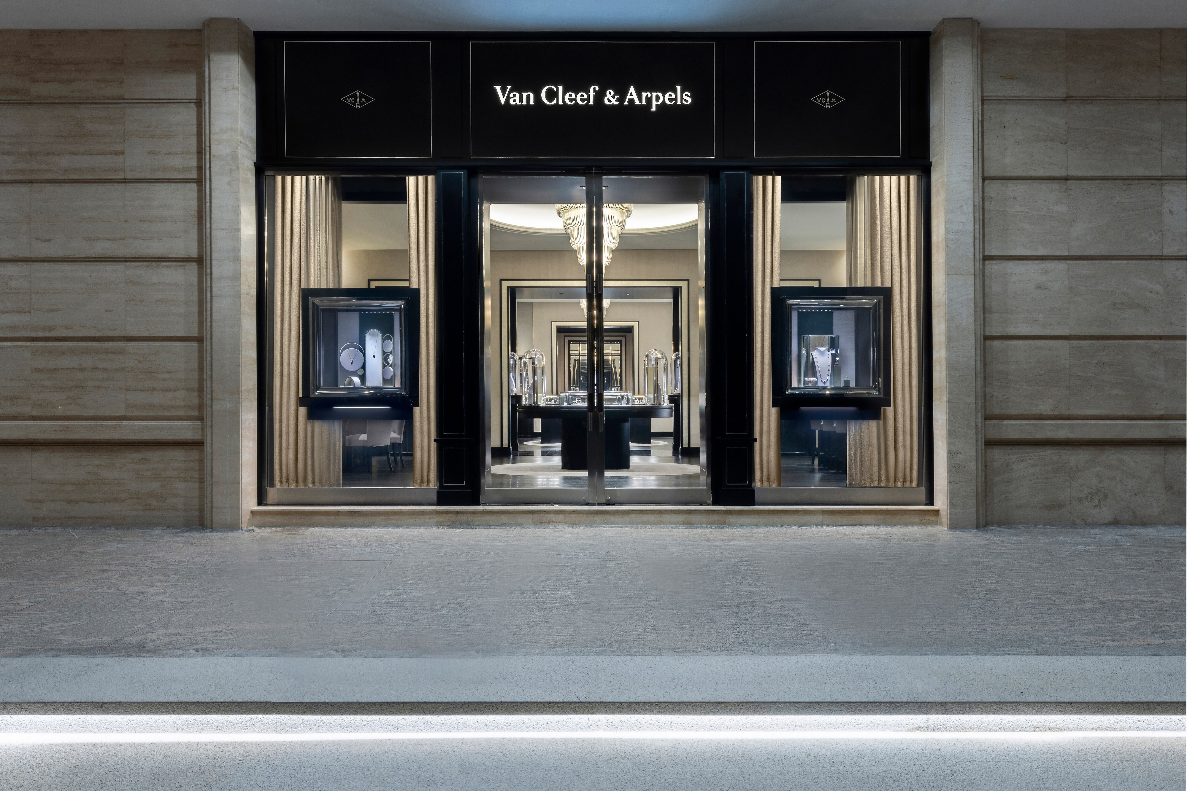 Ho Chi Minh Union Square boutique present the facade view 2, Van Cleef Arpels