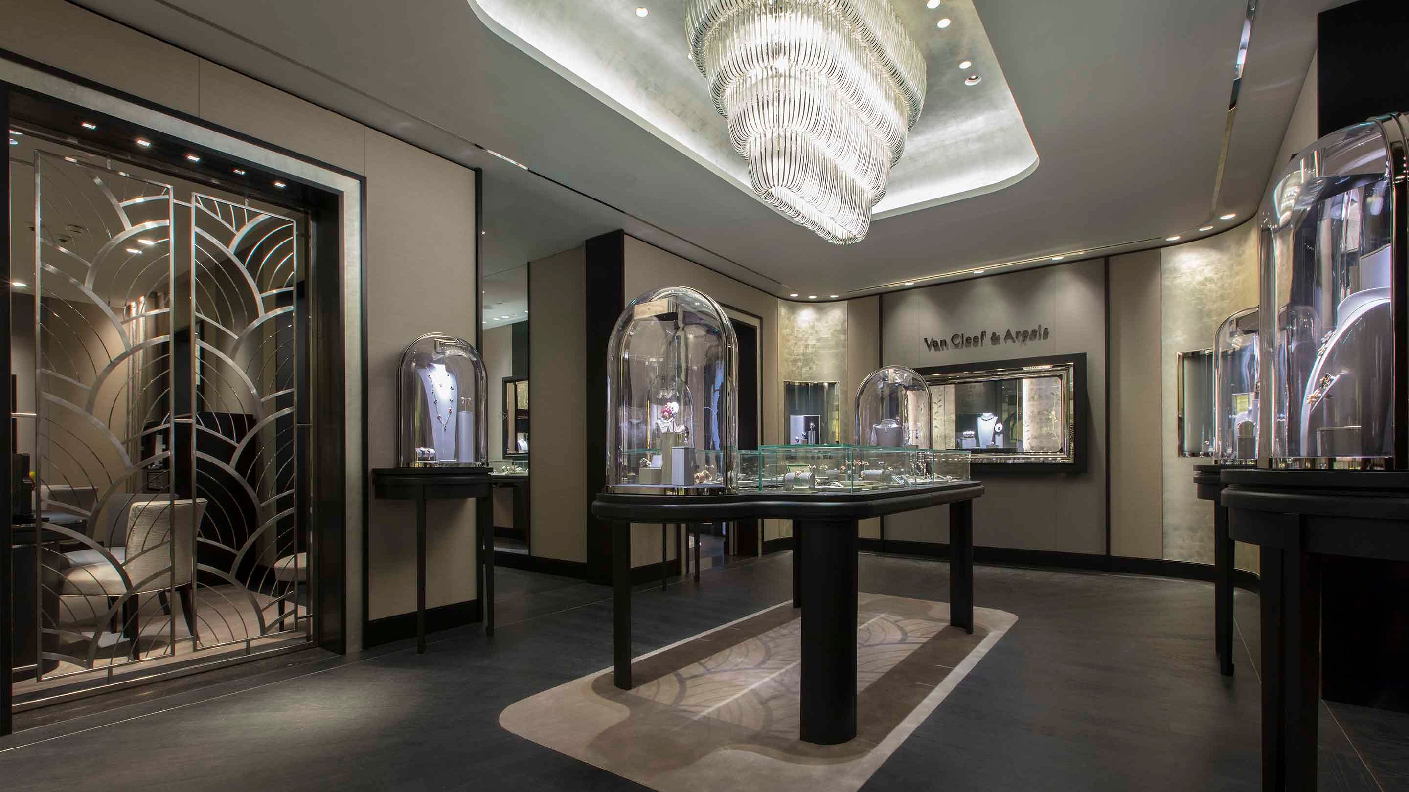 London Harrods boutique present the main aera view, Van Cleef And Arpels