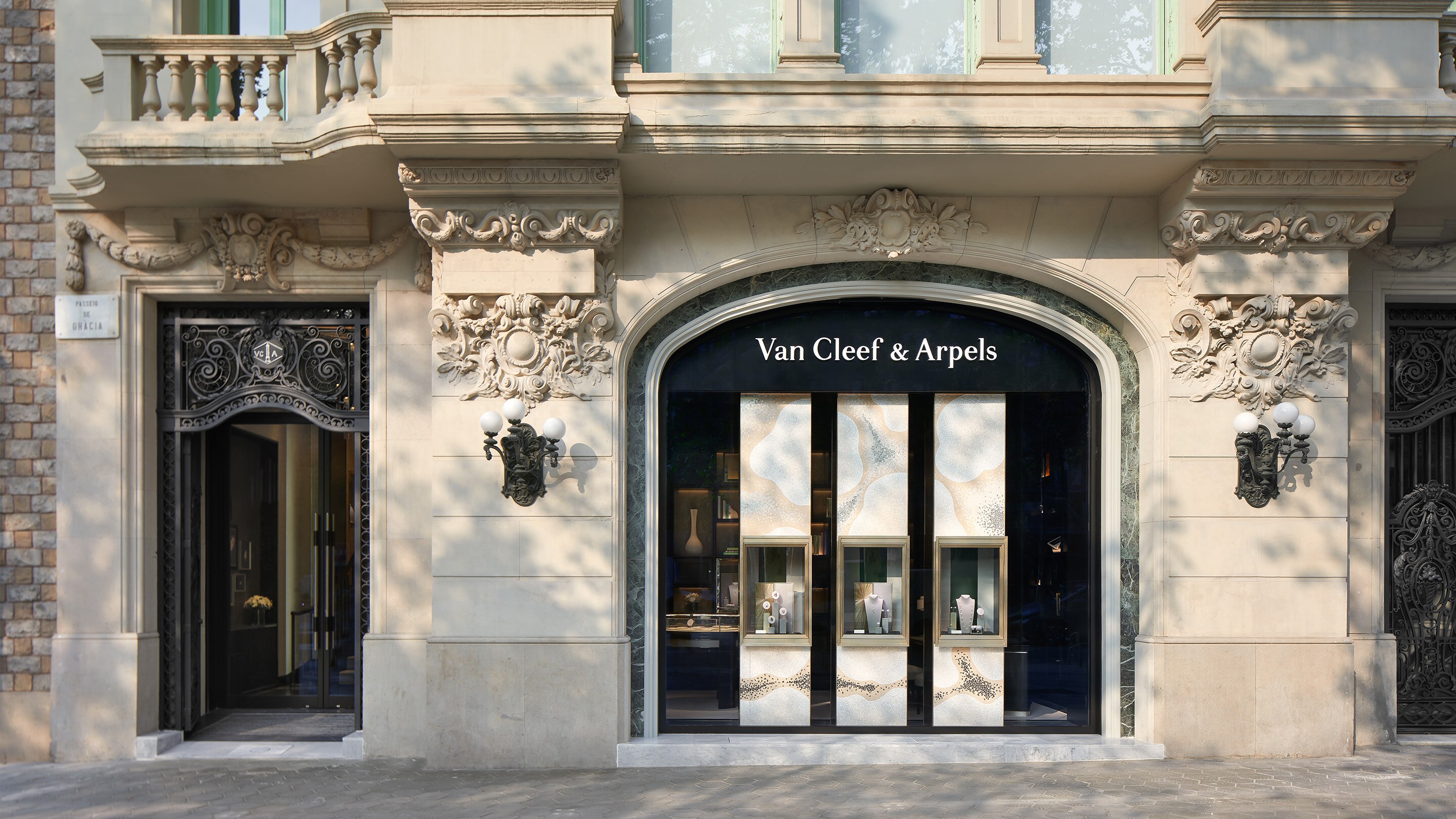 Barcelona paseo de gracia present the facade view, van cleef and arpels&nbsp;