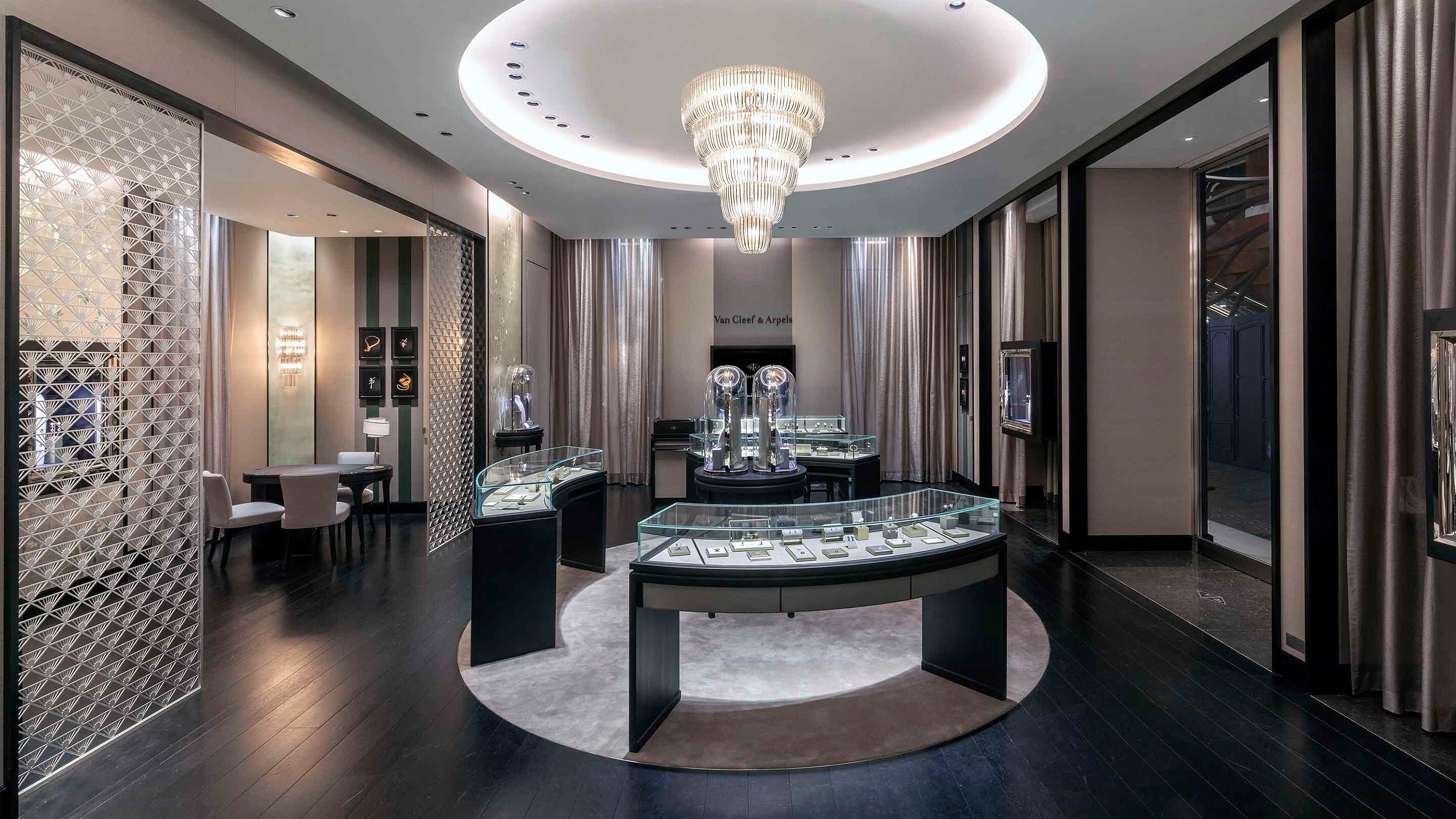 Hong Kong K11 musea present the main area 1, Van Cleef & Arpels.