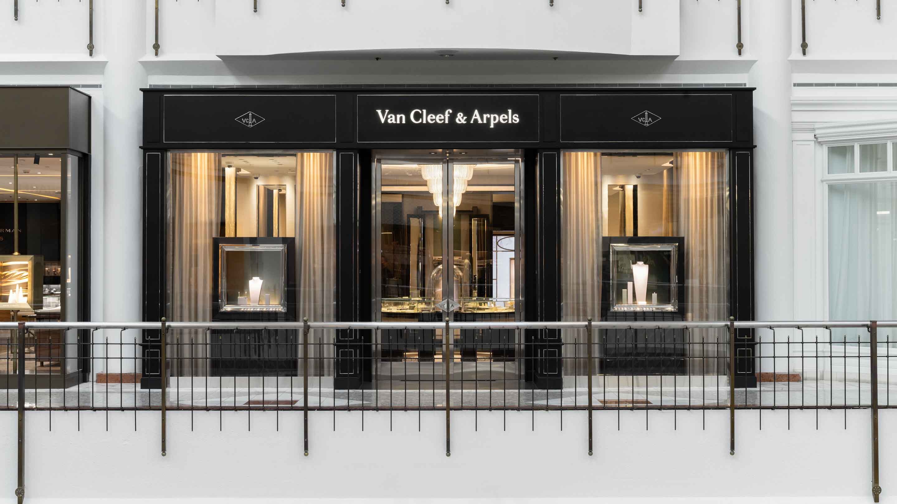 Mc lean tyson boutique present the facade view, van cleef arpels