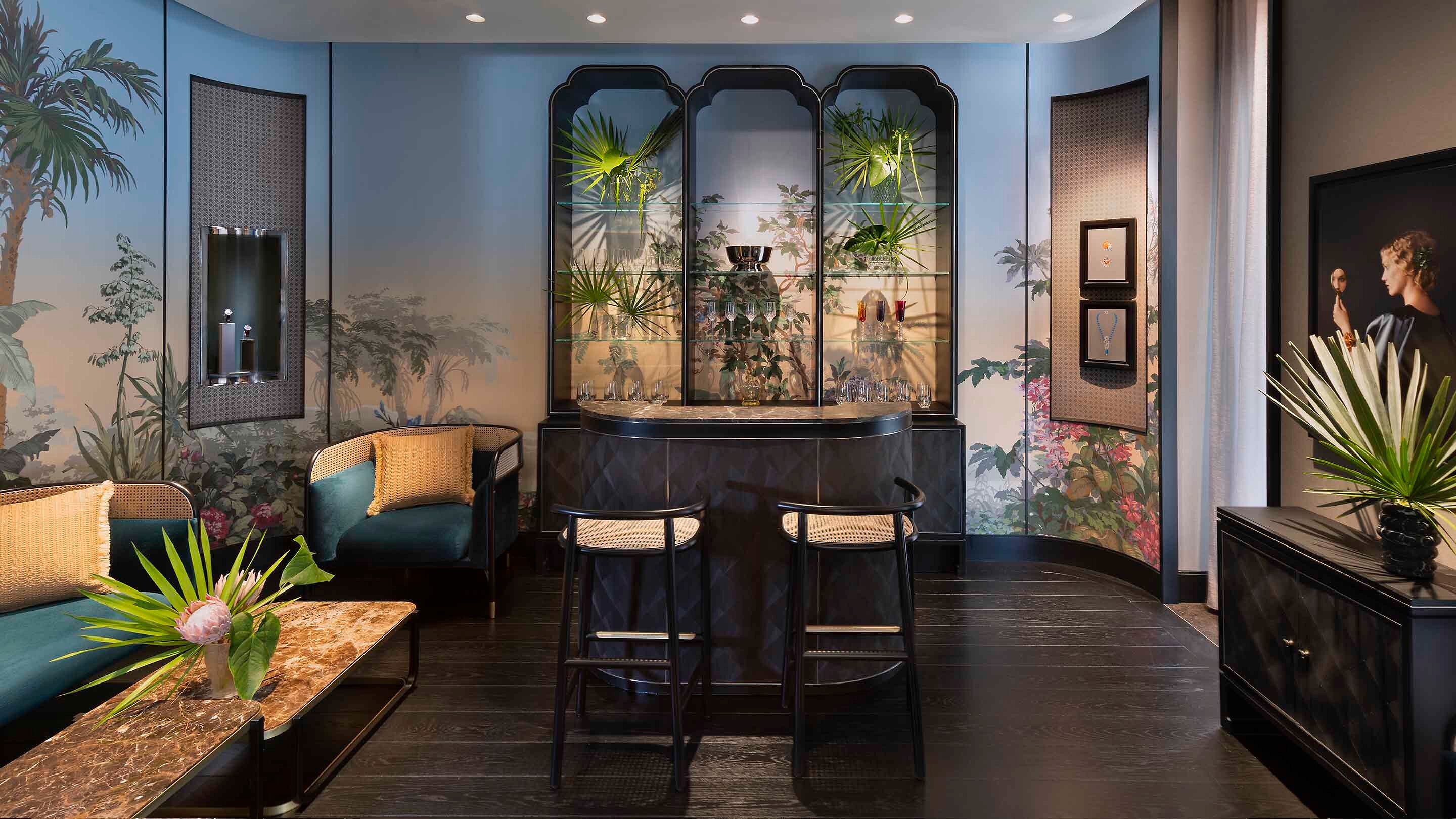 Beverly Hills rodeo drive boutique present the bar view, Van Cleef Arpels