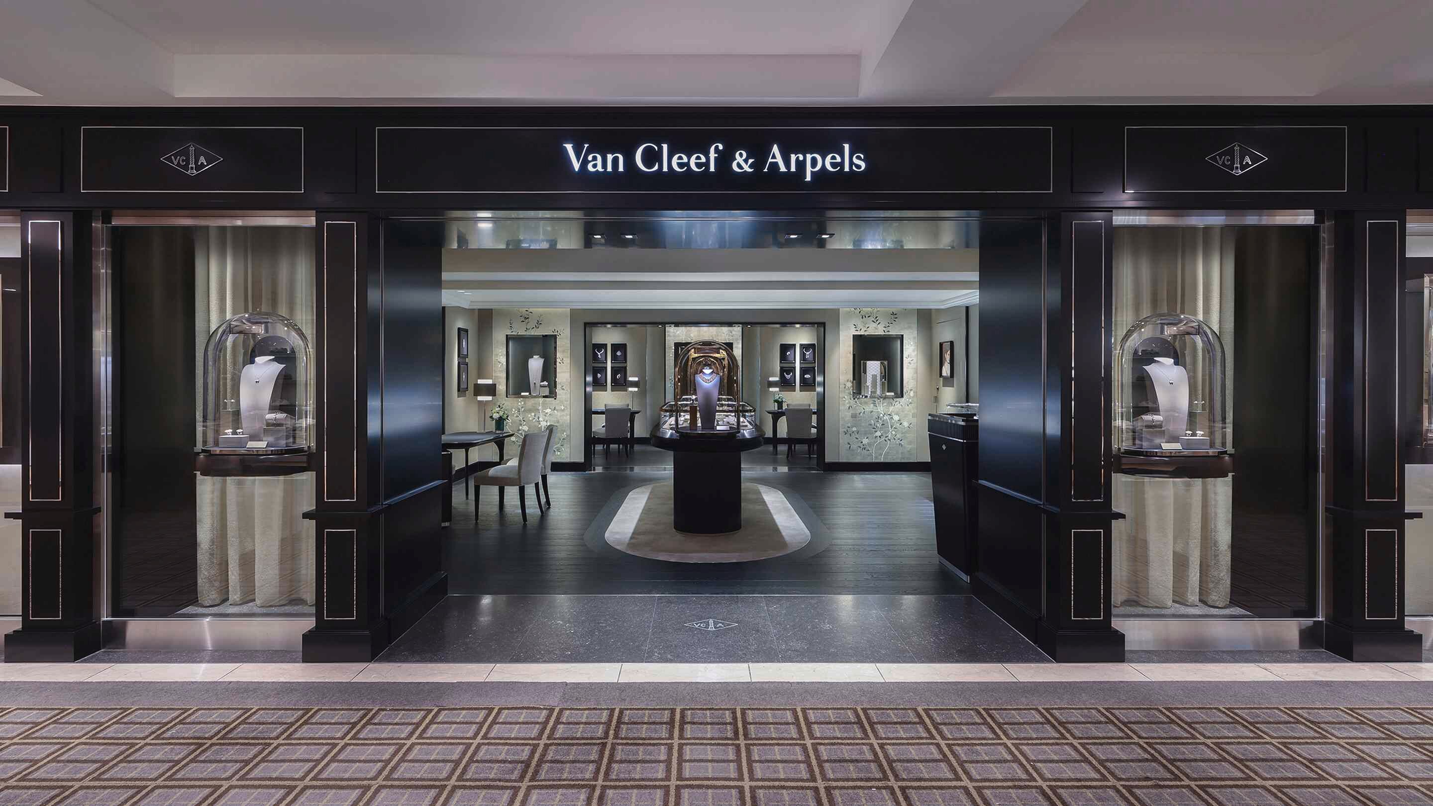 Osaka boutique present the representative view, van cleef arpels