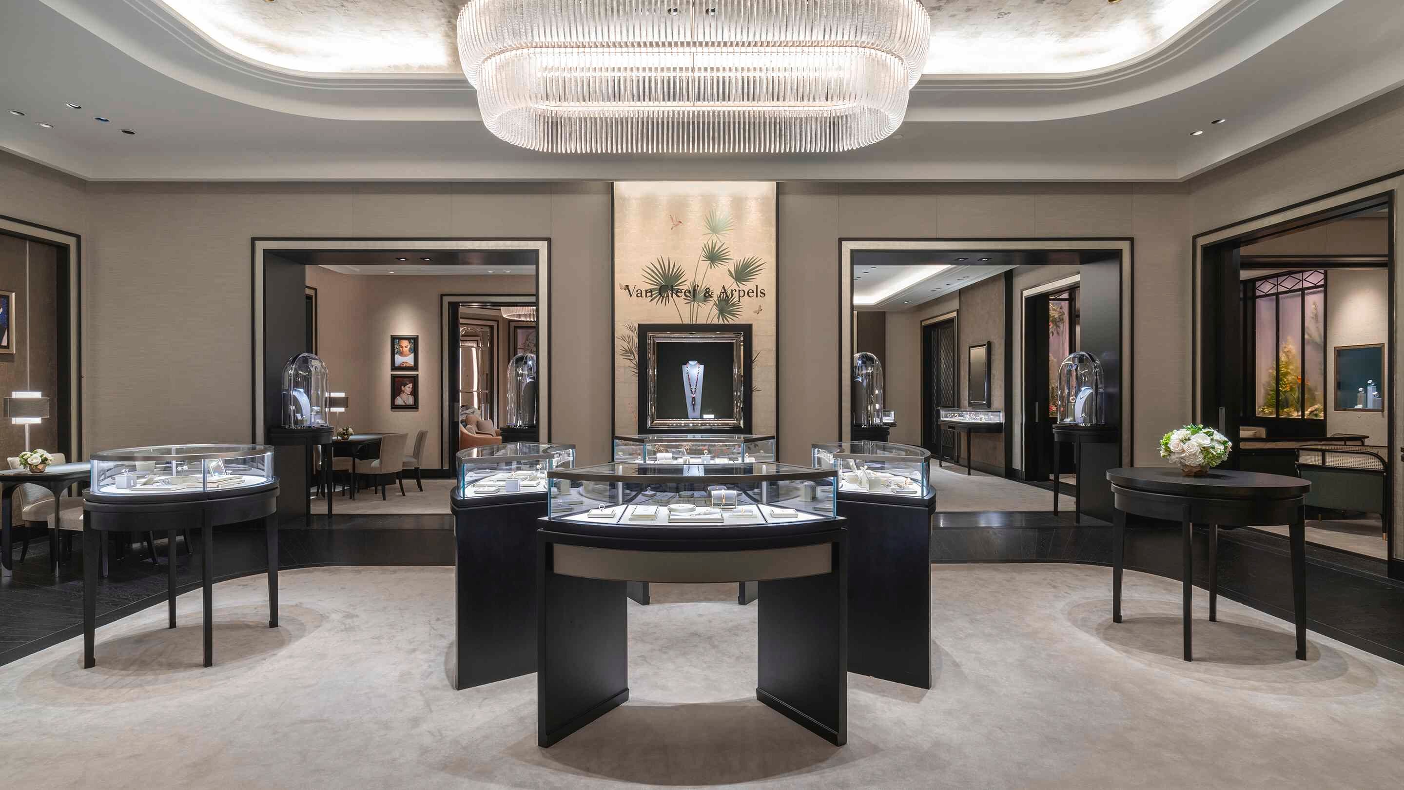 Costa Messa boutique present the main area view, Van Cleef Arpels