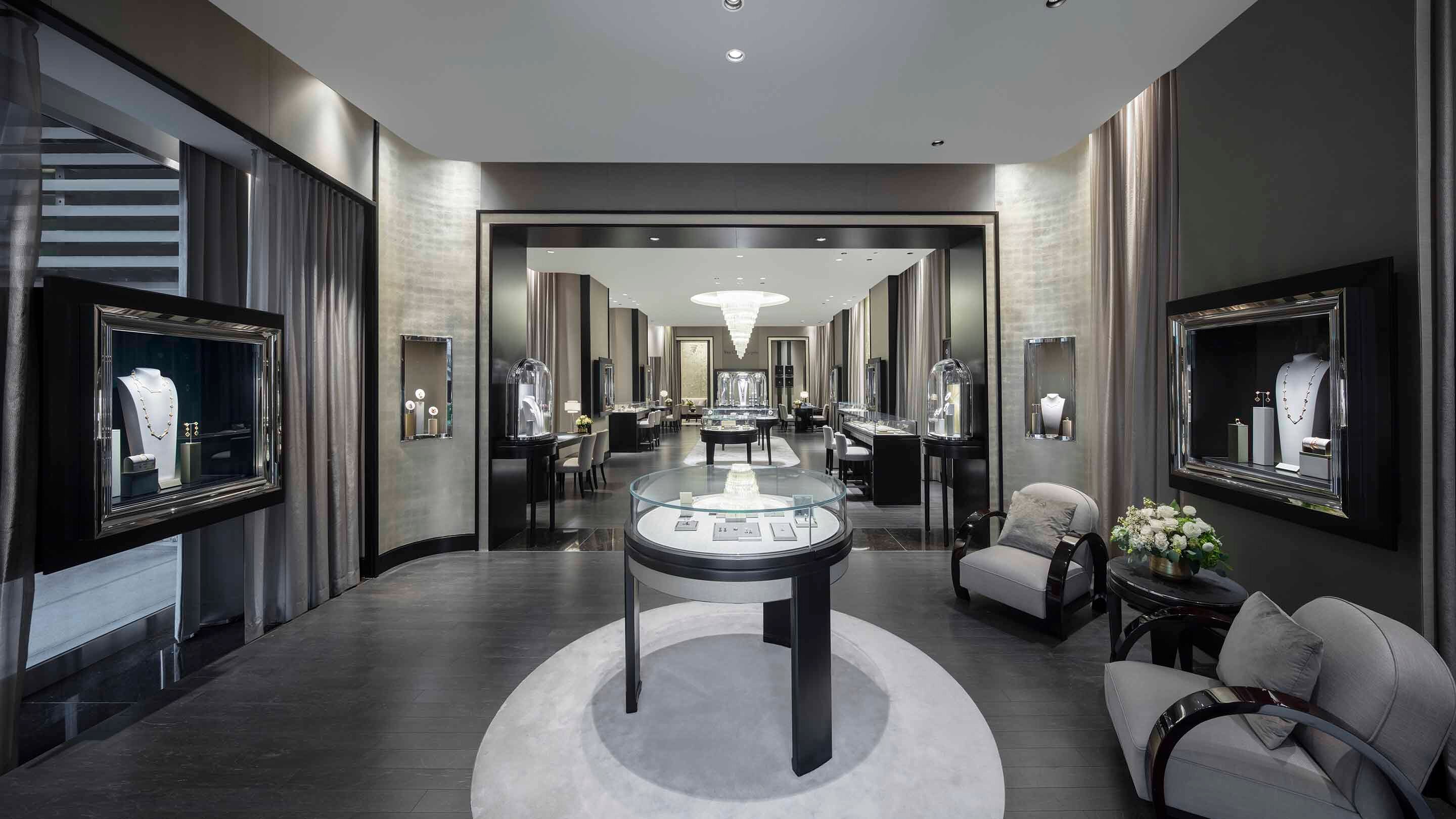 Houston River Oaks boutique presents the main aera view, van cleef arpels.