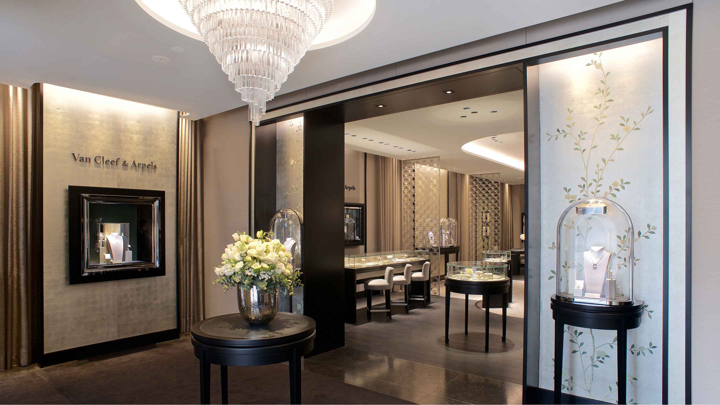 Munich Maximilianstrasse boutique present the main aera view, Van Cleef And Arpels