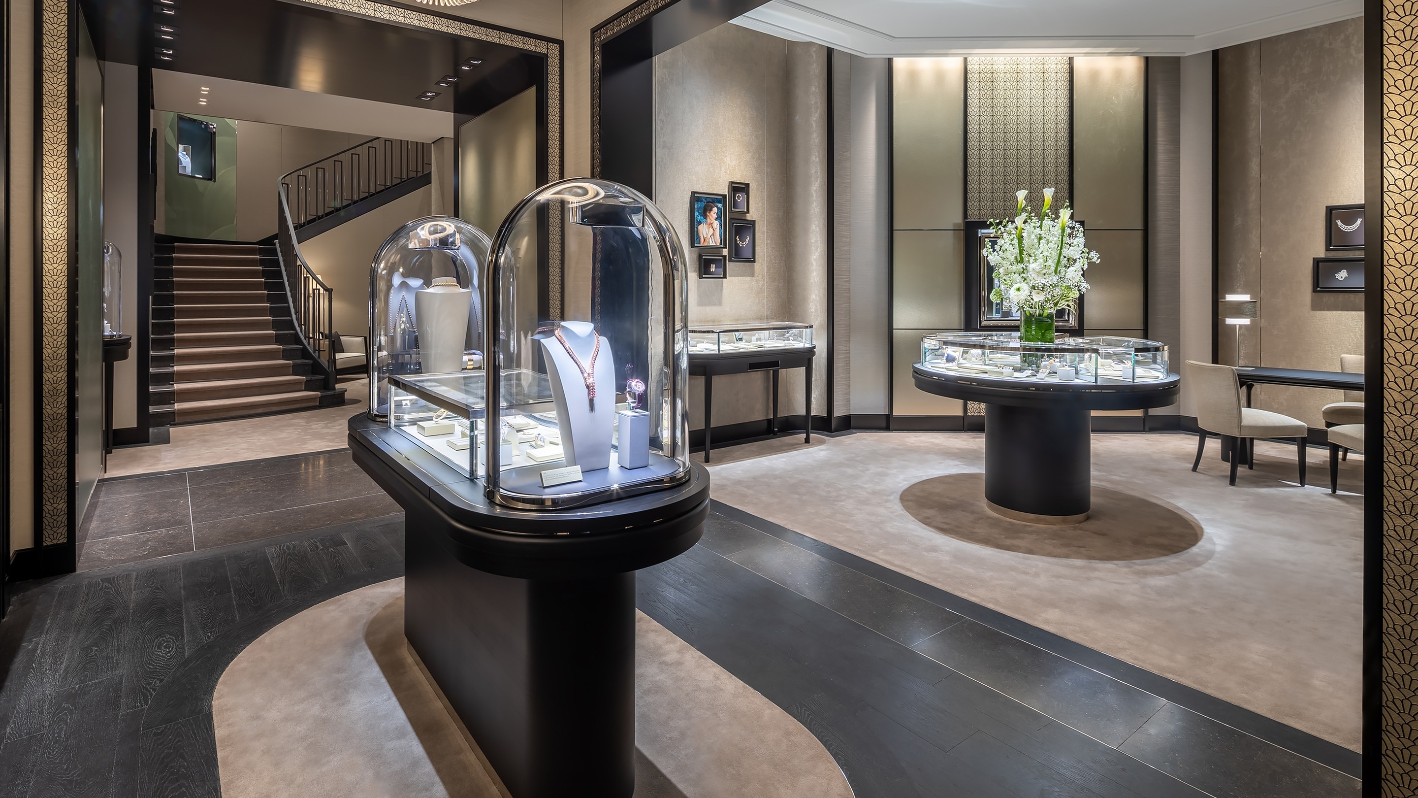 Vienne boutique present the commercial area view, Van Cleef Arpels