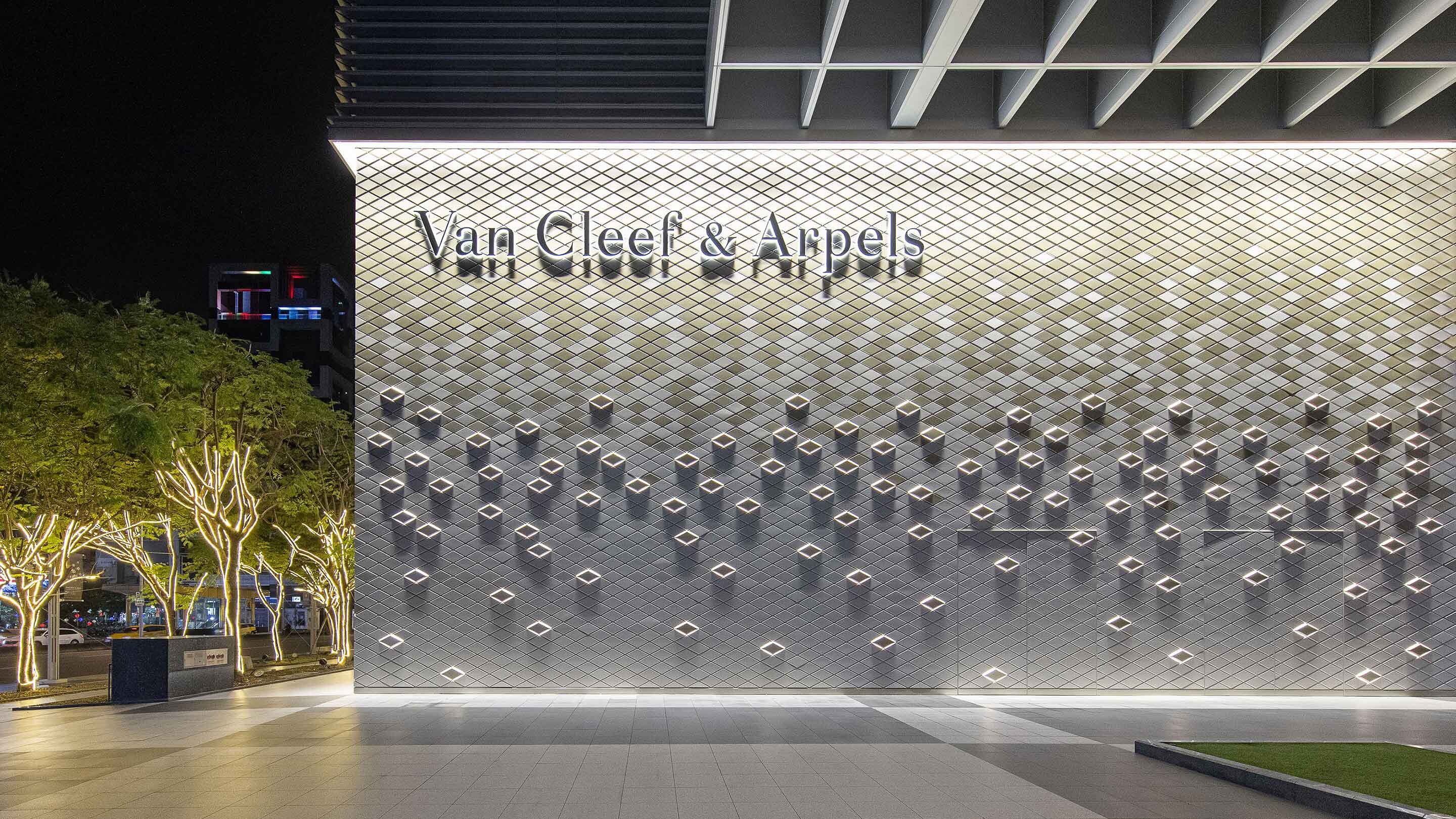 Taipei xin yi boutique present the facade view, van cleef and arpels