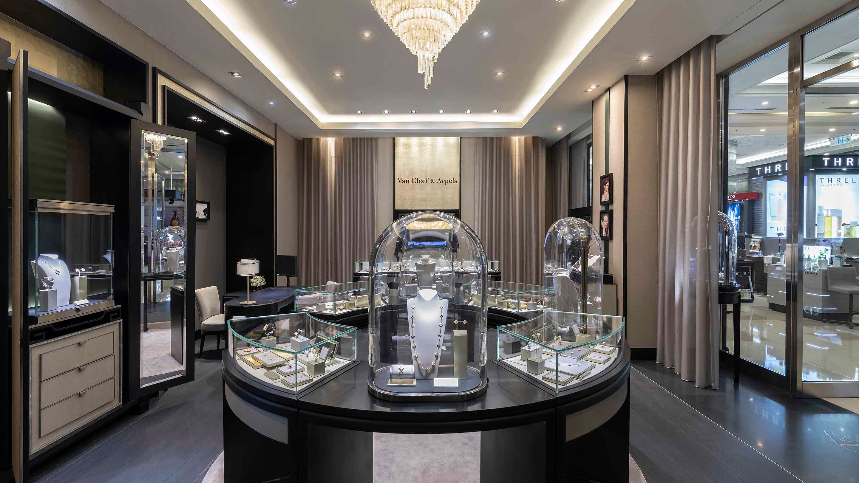 Taichun Far East present the main area 3 view, Van Cleef and Arpels.&nbsp;