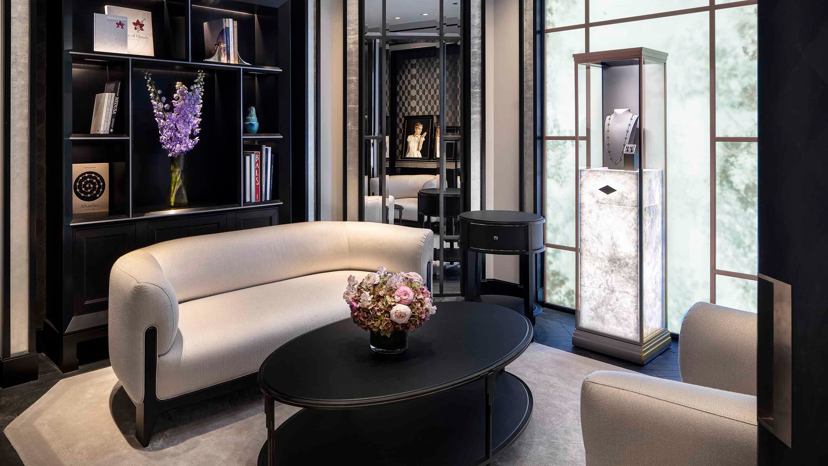 New york hudson yard boutique present the salon view, van cleef arpels