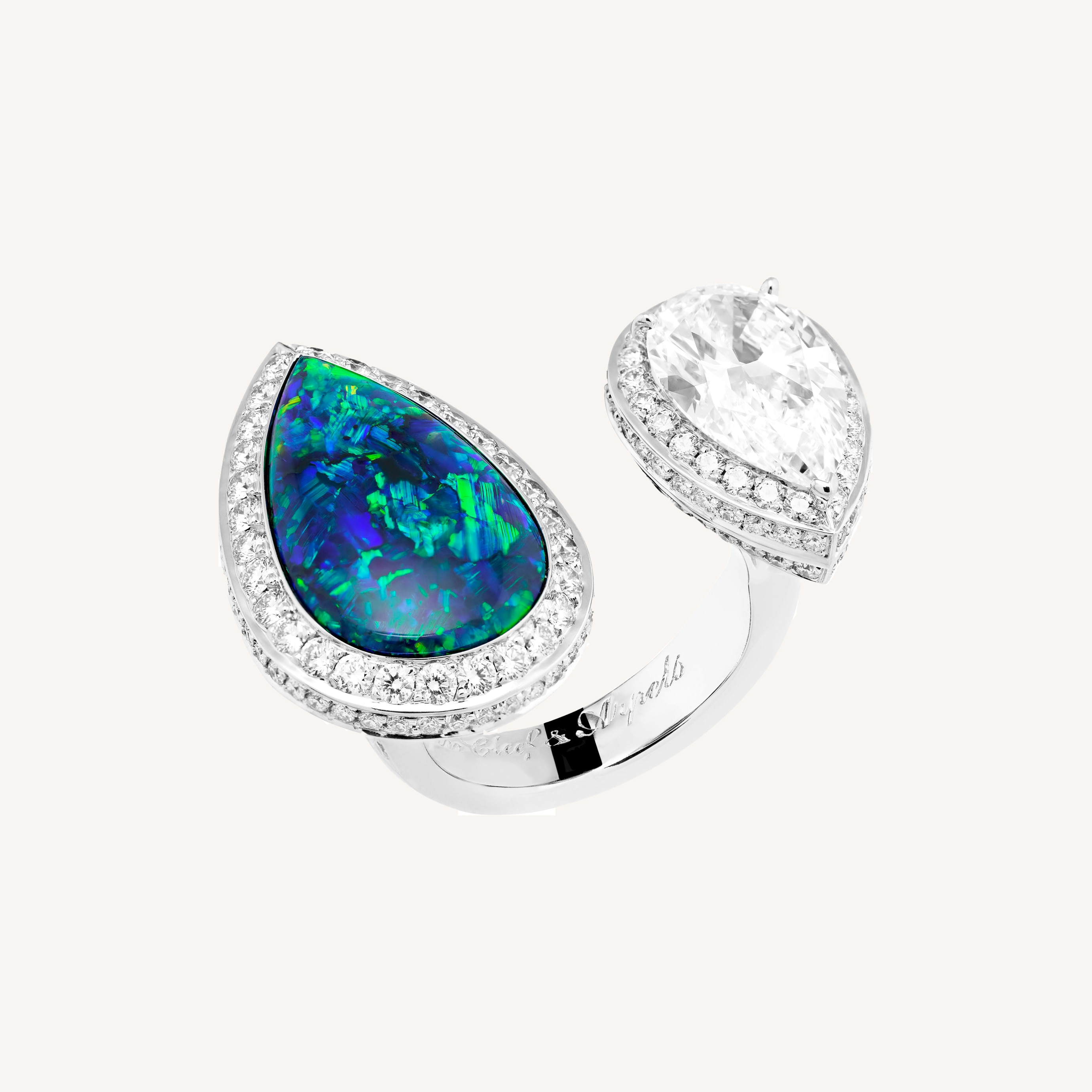 Between the Finger Rings - Van Cleef & Arpels