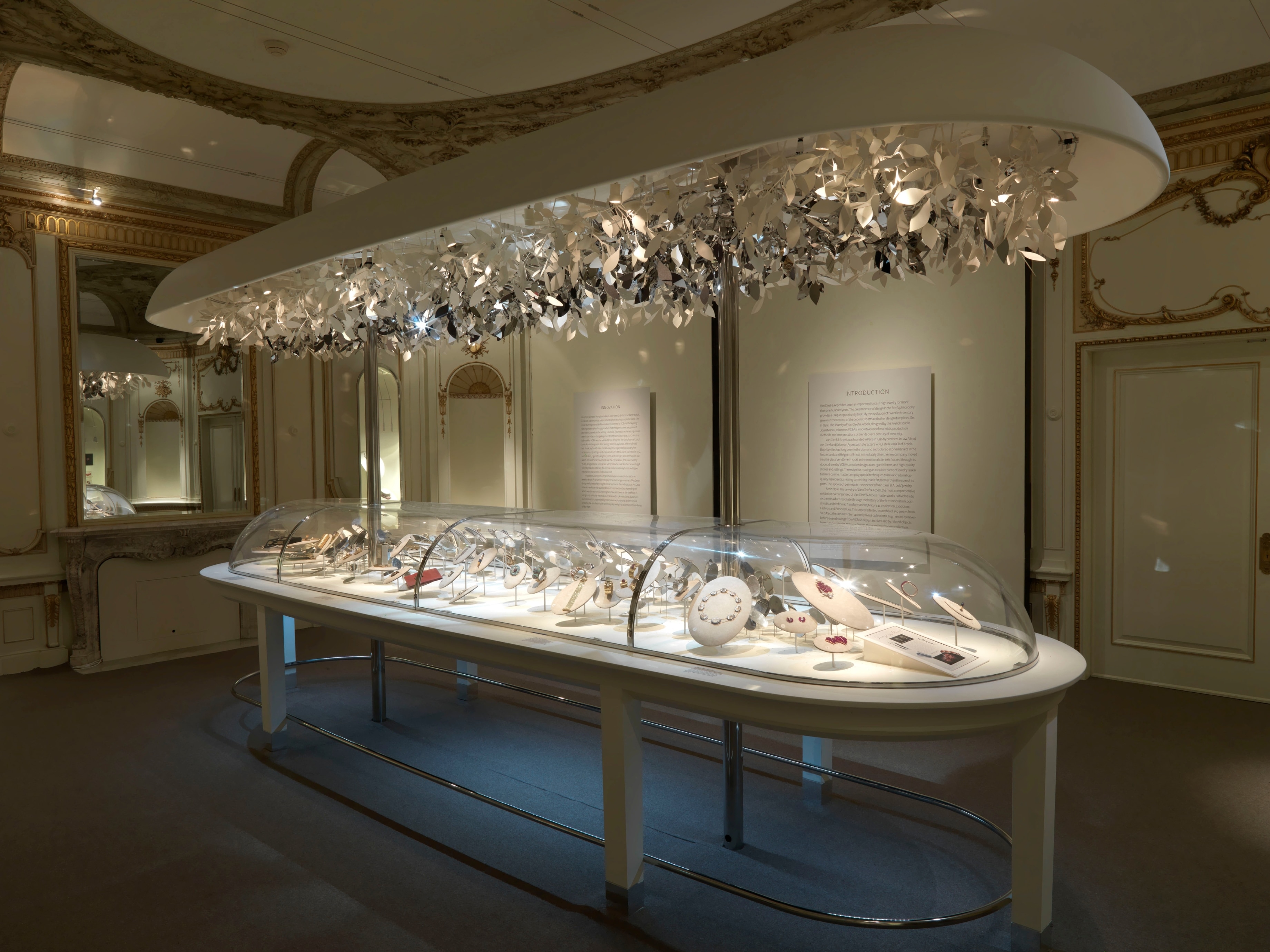 Van Cleef Arpels Paris Boutique