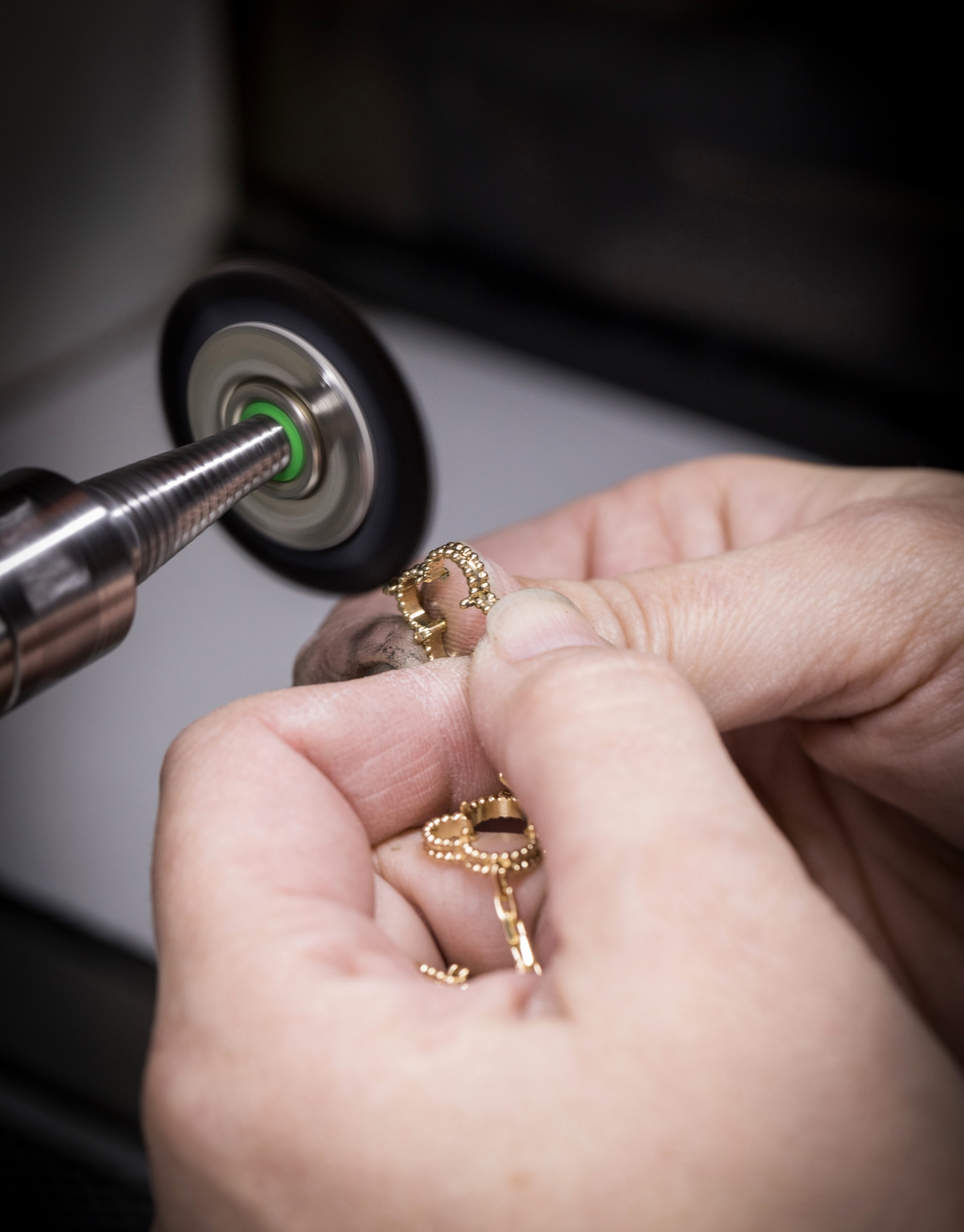 Van cleef and arpels store rose gold bracelet