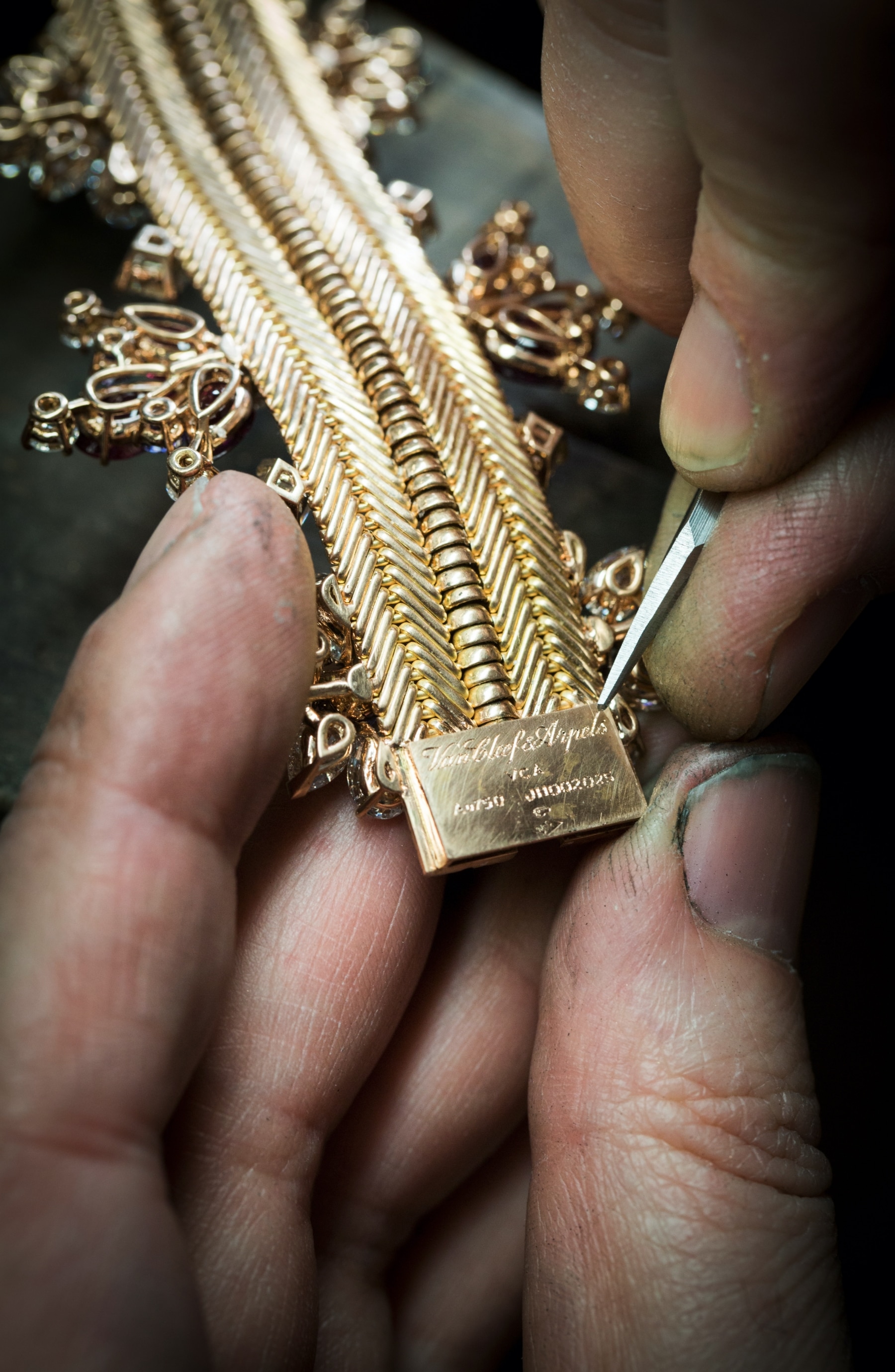 How Van Cleef & Arpels's Legendary Zip Necklace is Made