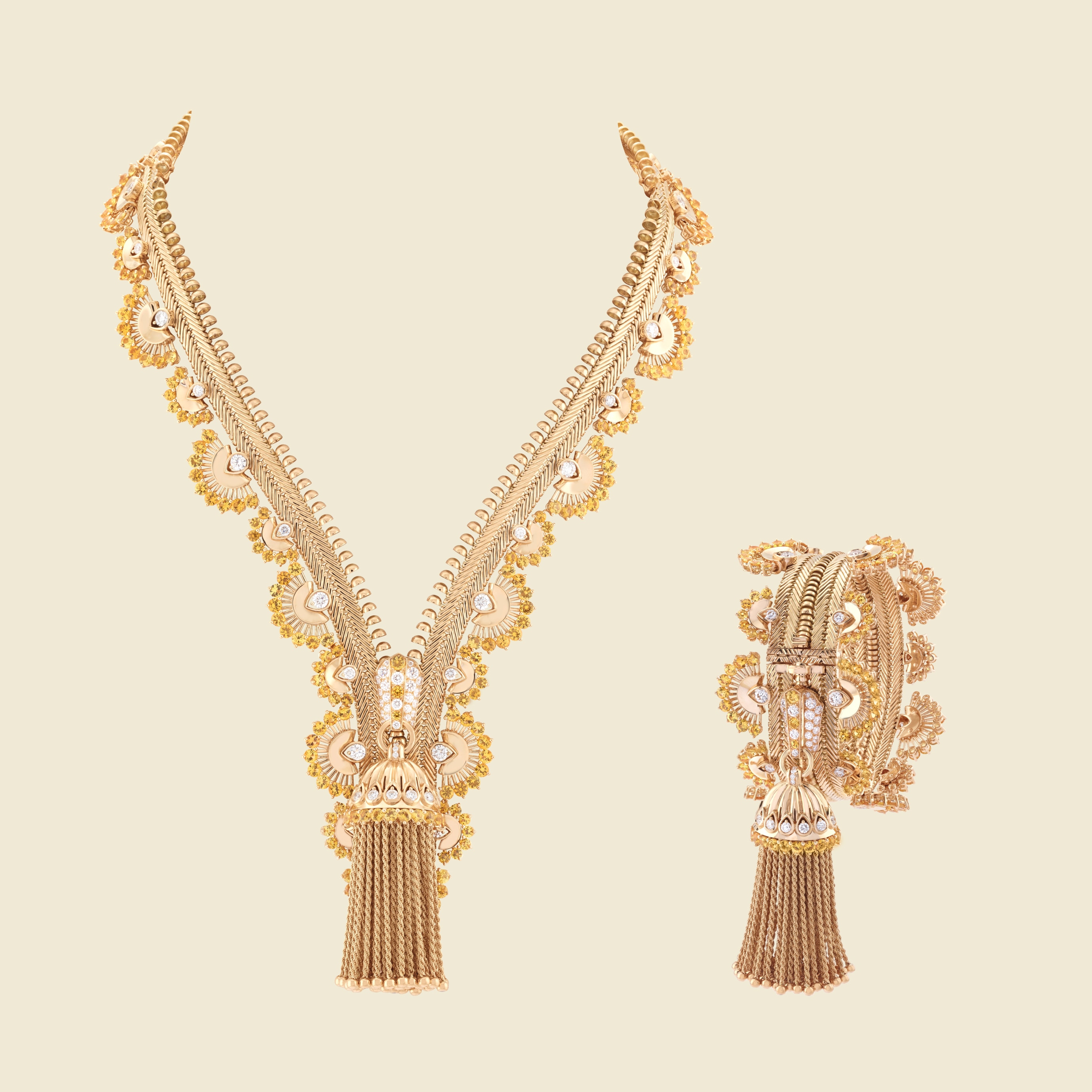 Fastening grandeur with Van Cleef & Arpels' Zip Colombine necklace