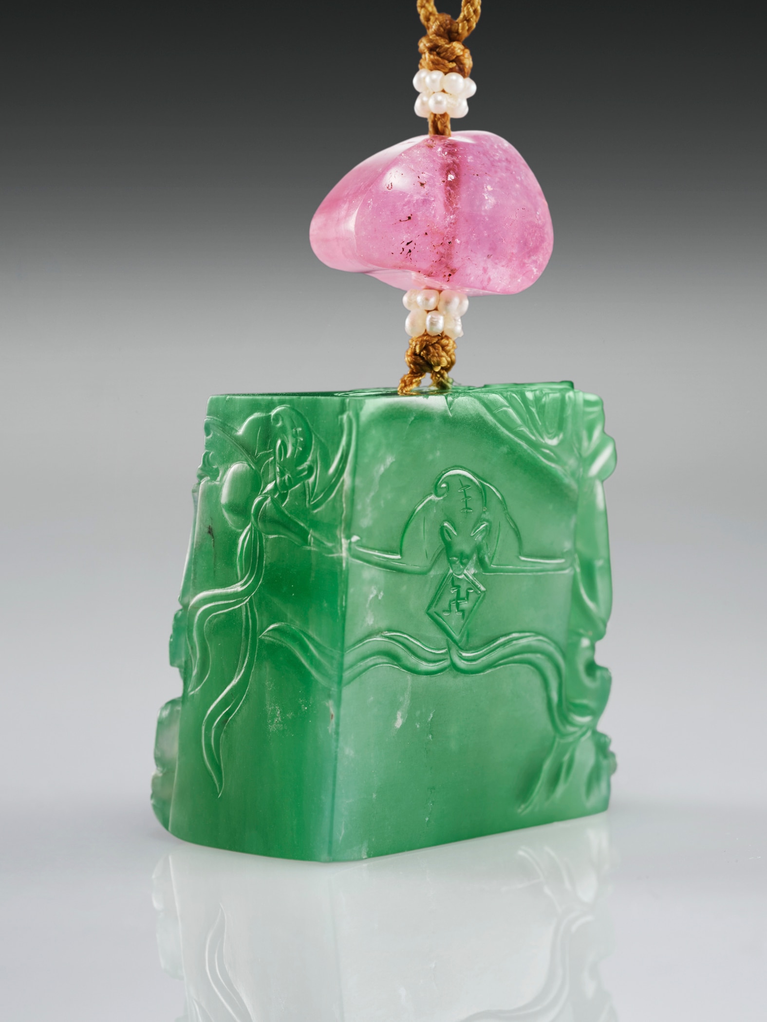 Jadeite pendant, Qing dynasty (1644-1911), Jadeite, tourmaline, pearls, and silk, The Illuminata Collection, L'ÉCOLE Van Cleef & Arpels, photo: Picspark Co​