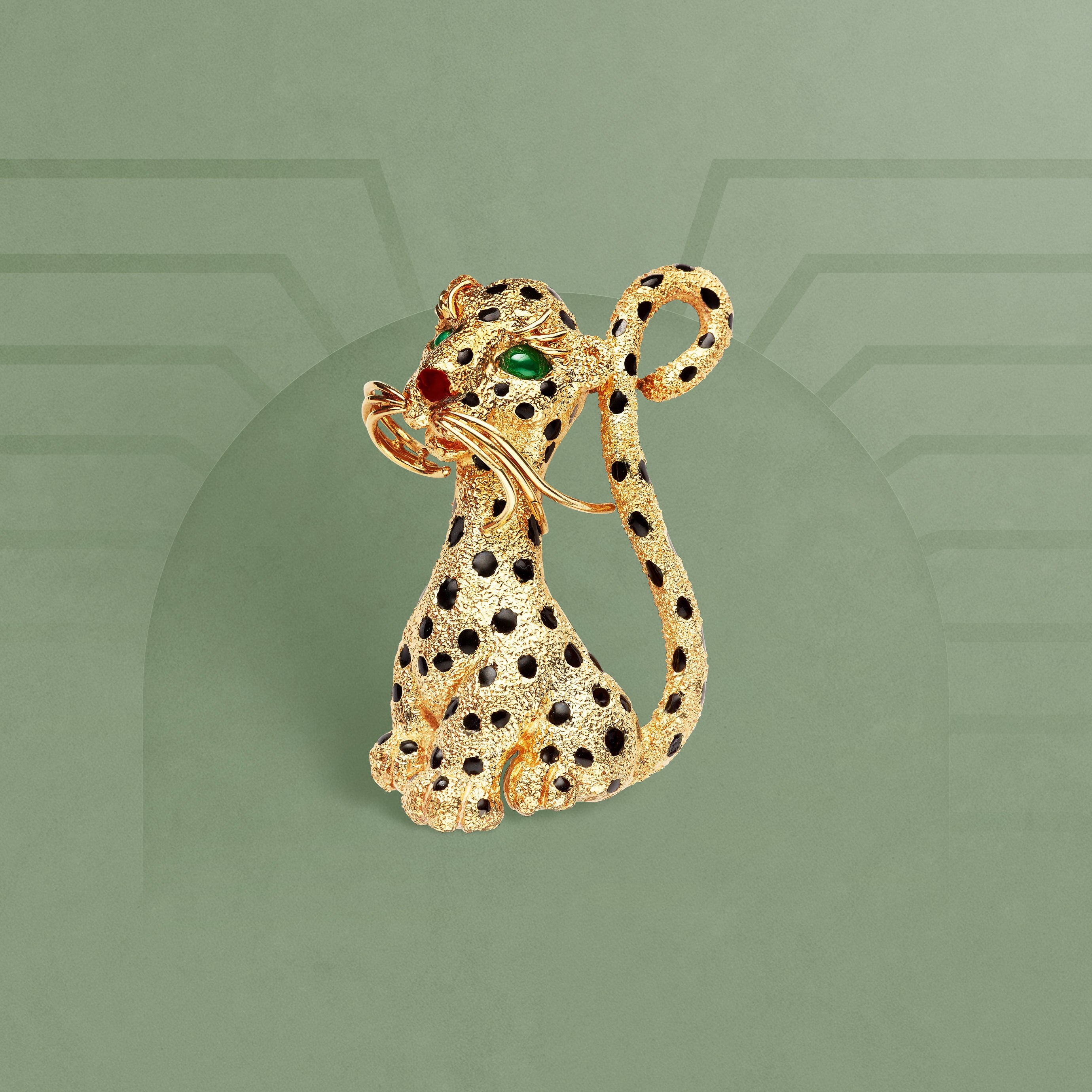 Panther clip, 1977. 18K yellow gold, 18K white gold, enamel, emeralds. Van Cleef & Arpels Collection.