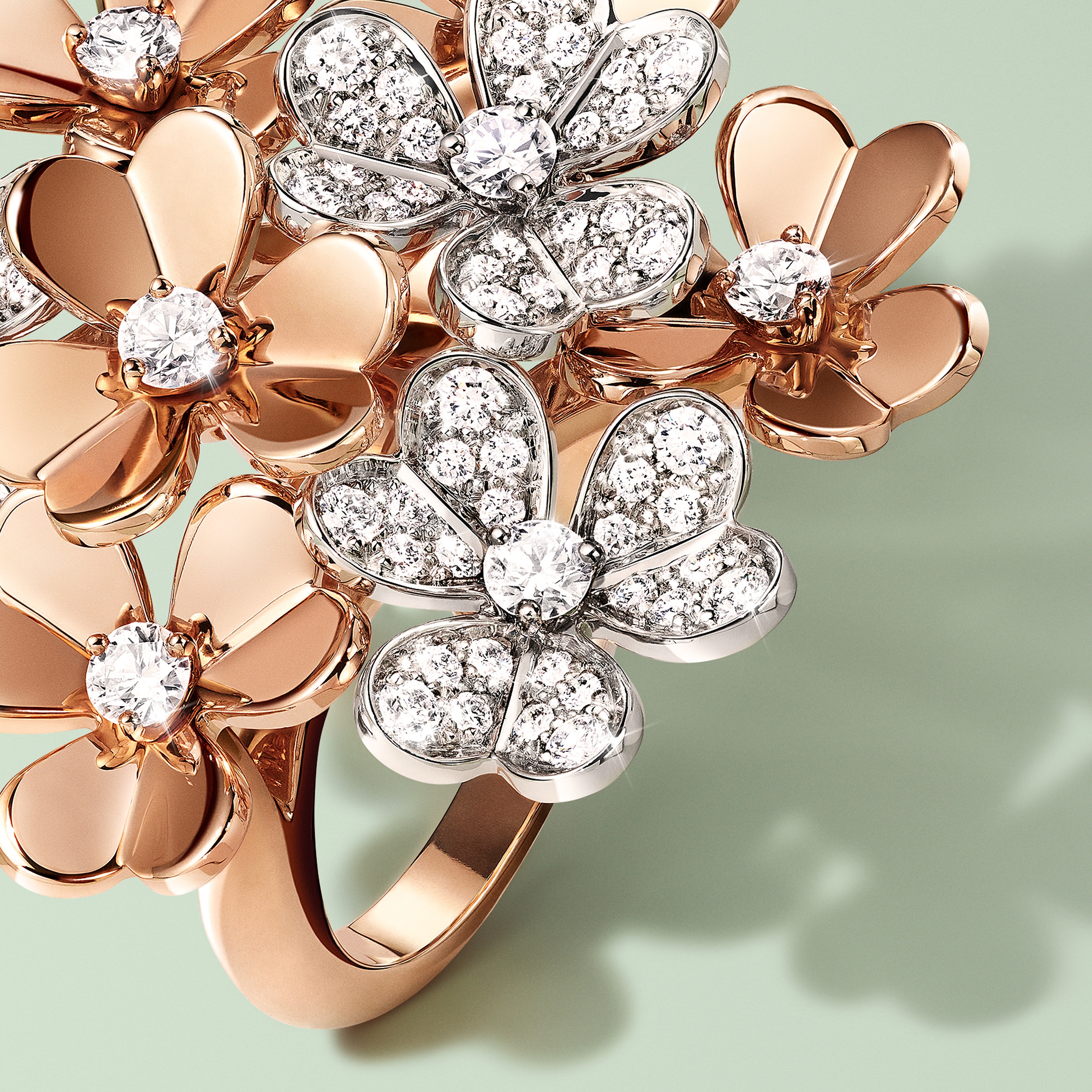'Frivole ring, 8 flowers, 18K rose gold, rhodium-plated 18K white gold, diamonds. Frivole collection, Van Cleef & Arpels.