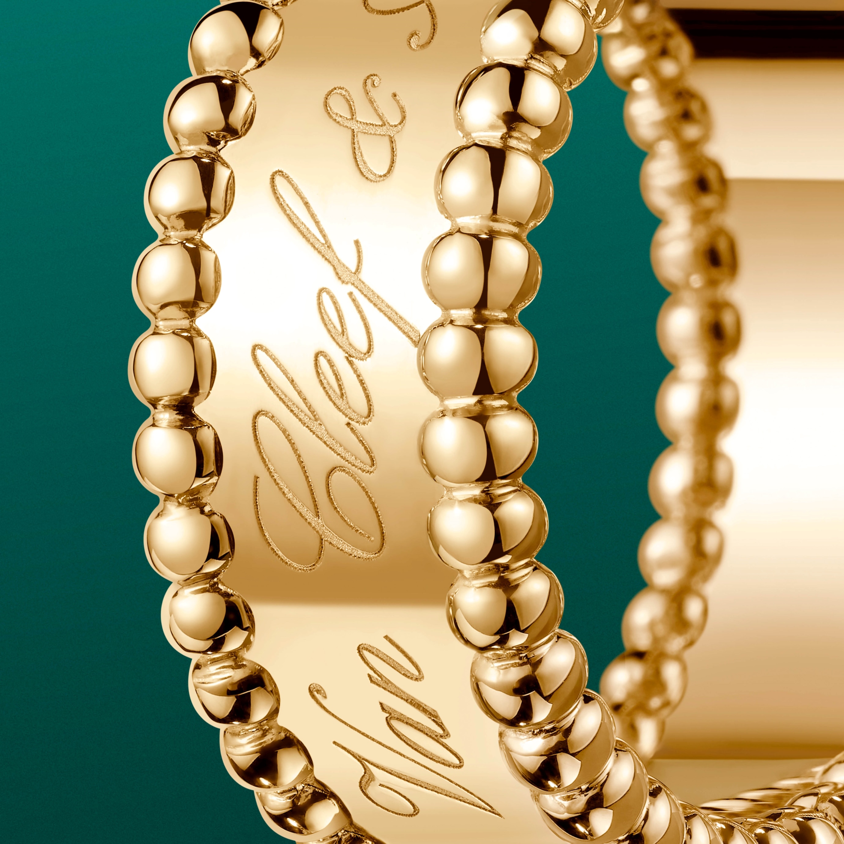 Perlée signature 戒指,18K黃金。Perlée® 系列,Van Cleef & Arpels 梵克雅寶。
