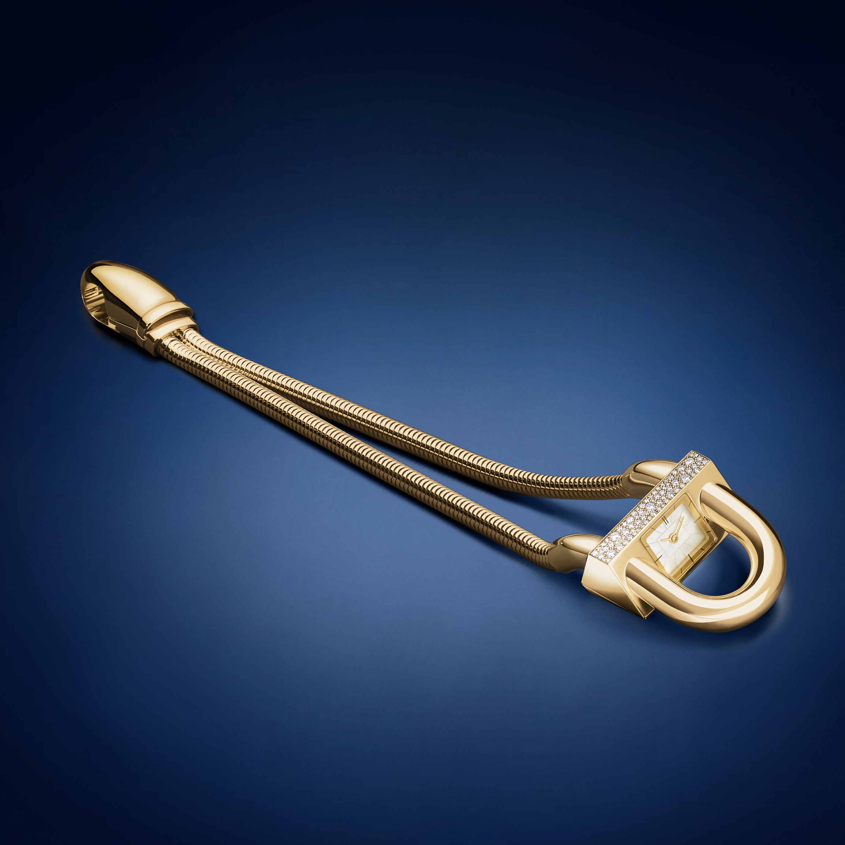 Cadenas watch, 18K yellow gold, diamonds, mother-of-pearl, quartz movement. Cadenas collection, Van Cleef & Arpels.